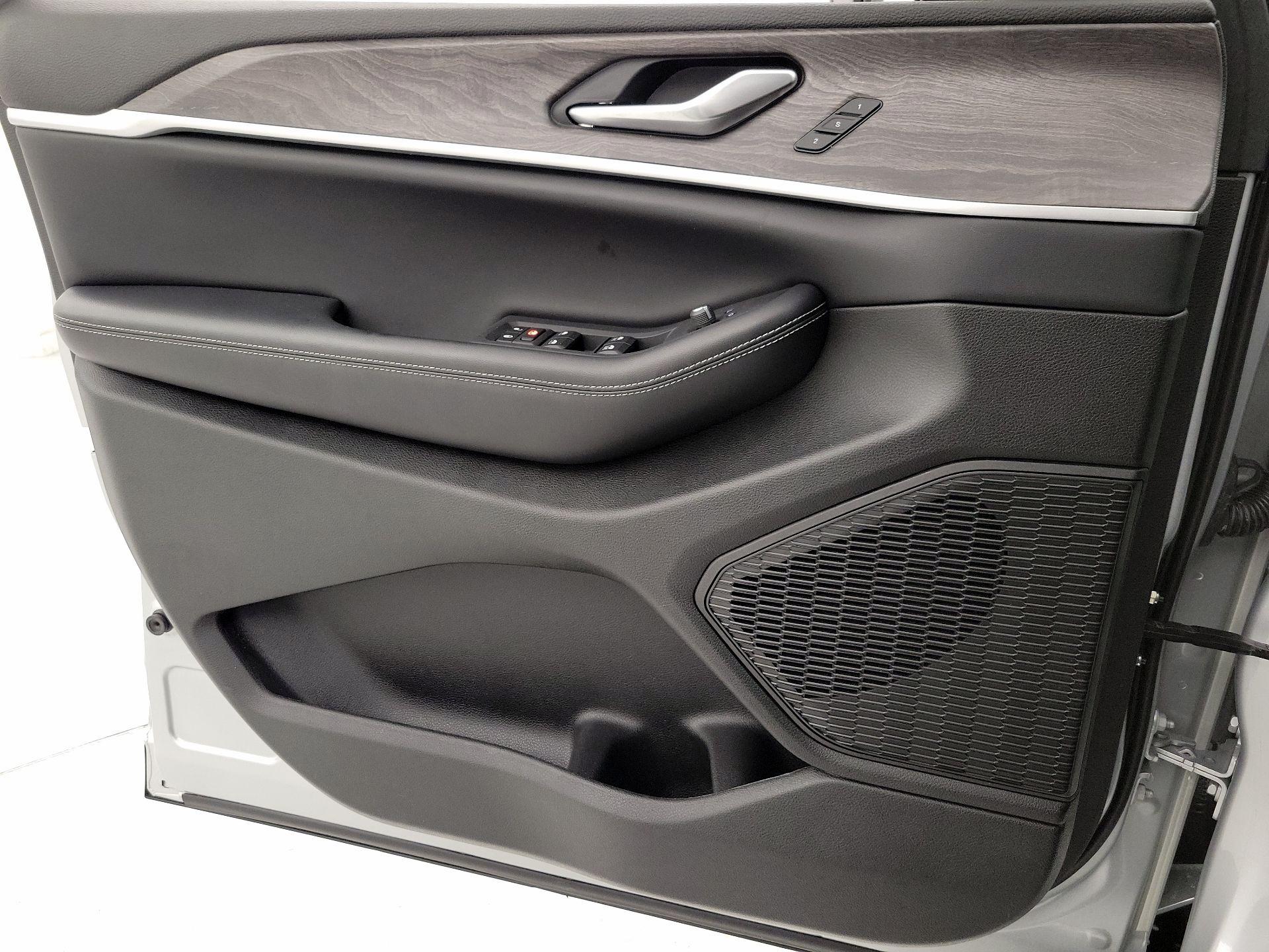 Thumbnail: 2023 Jeep Grand Cherokee - 12