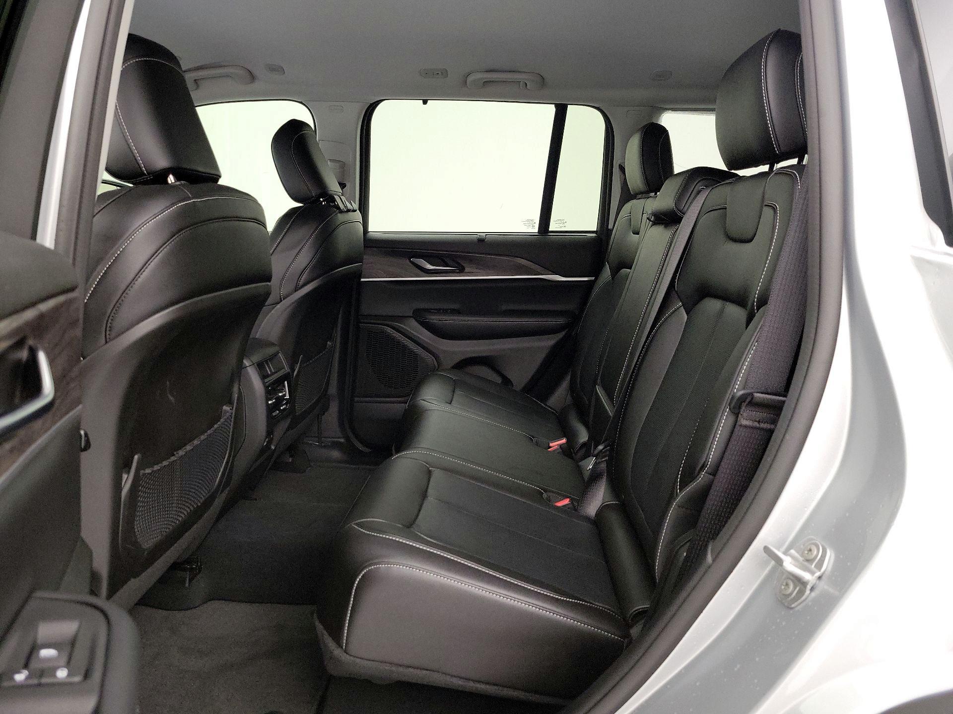 Thumbnail: 2023 Jeep Grand Cherokee - 20