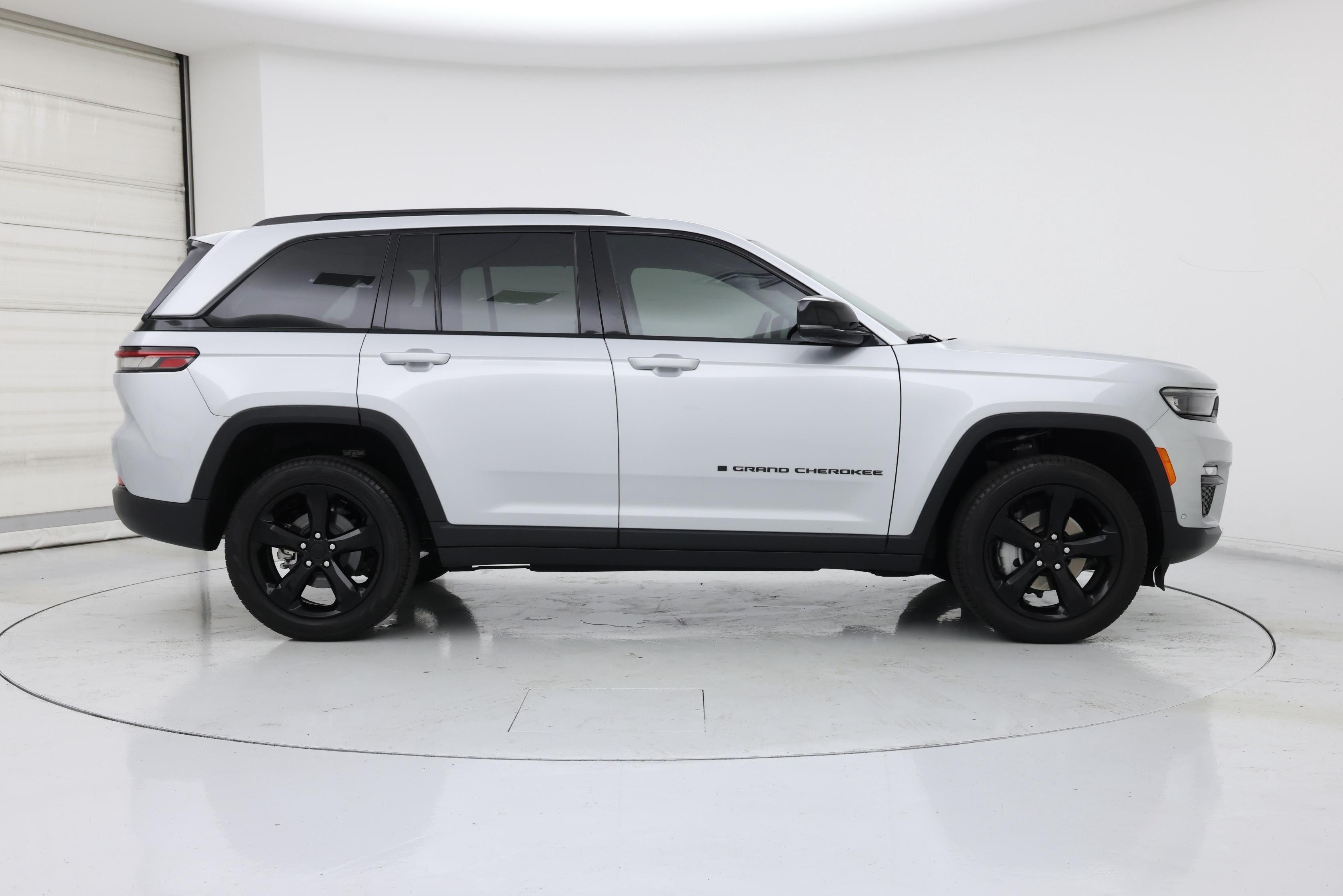 Thumbnail: 2023 Jeep Grand Cherokee - 7