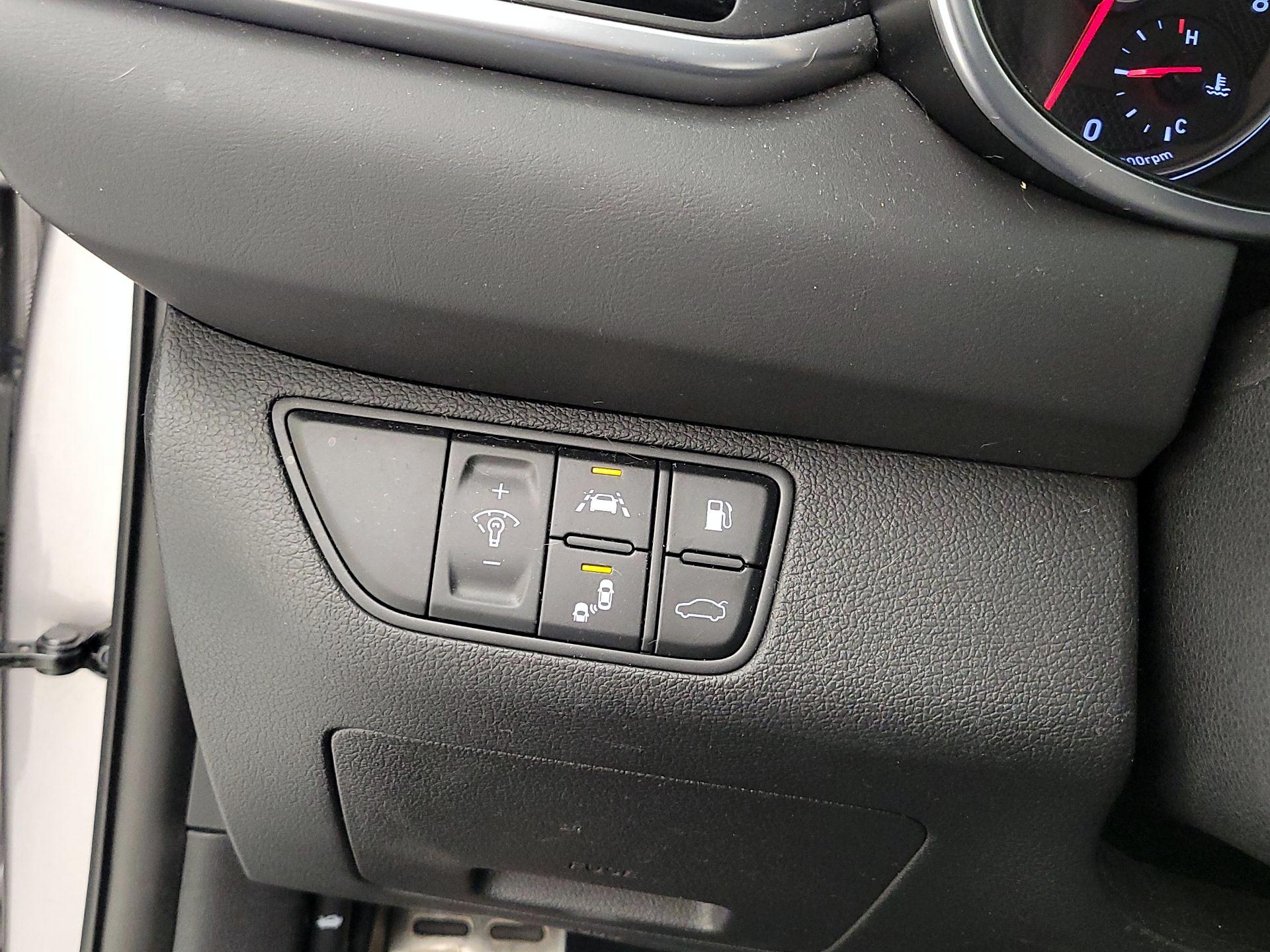 Thumbnail: 2020 Genesis G70 - 13