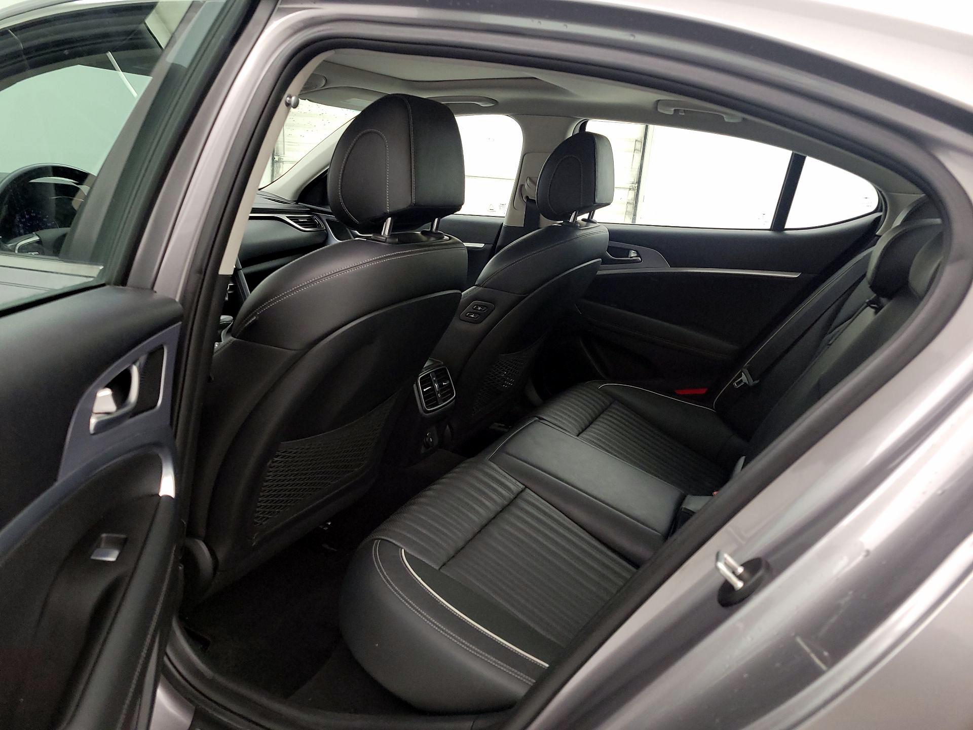 Thumbnail: 2020 Genesis G70 - 20