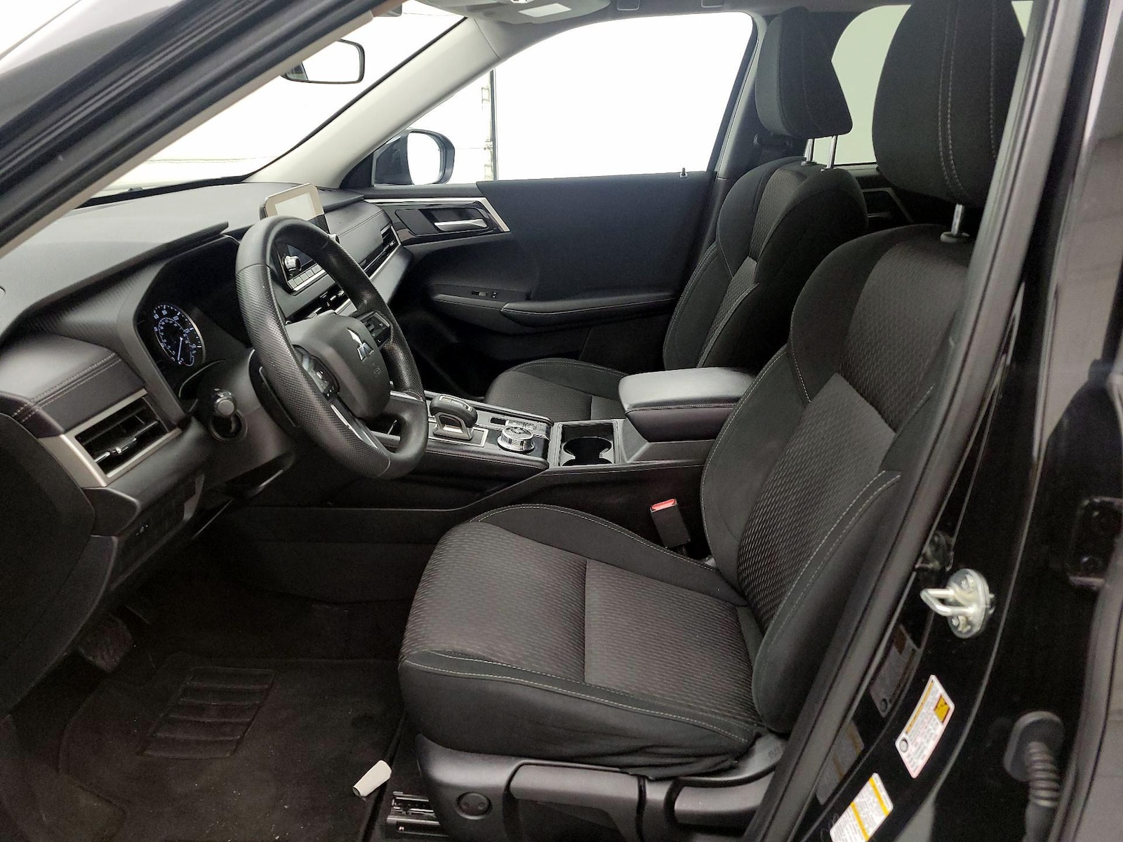 2024 Mitsubishi Outlander ES - Photo 12