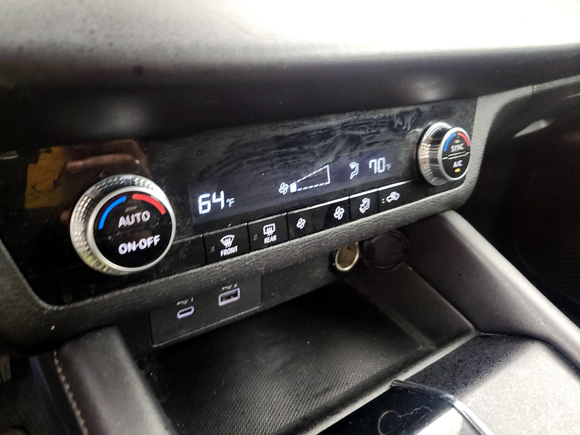 Thumbnail: 2024 Mitsubishi Outlander - 16