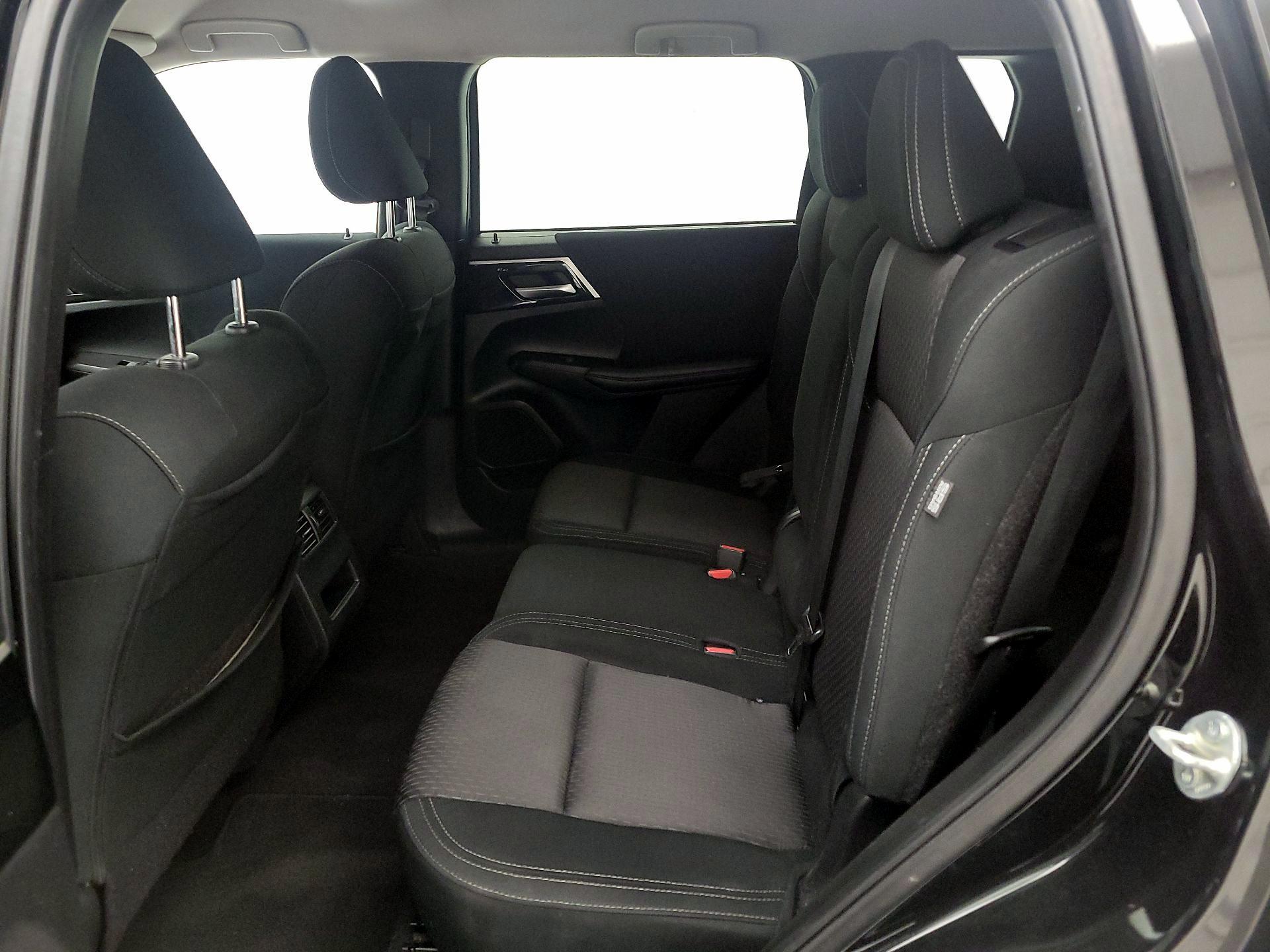 Thumbnail: 2024 Mitsubishi Outlander - 19