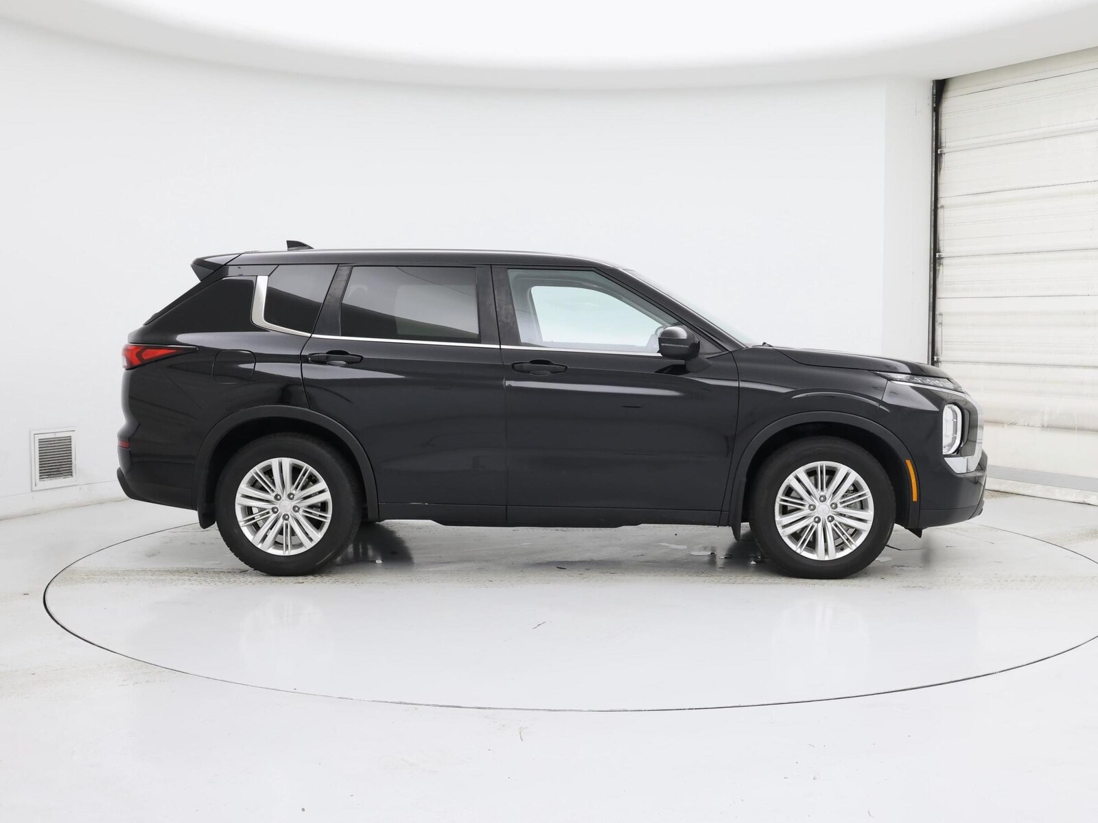 2024 Mitsubishi Outlander ES - Photo 8
