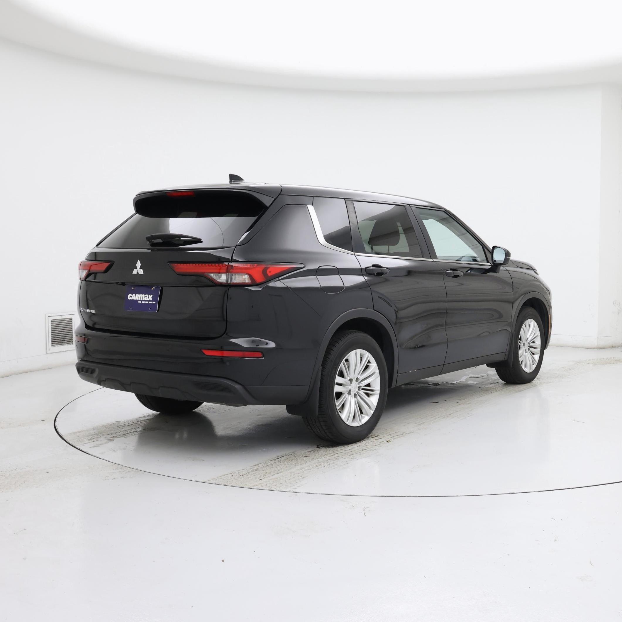 Thumbnail: 2024 Mitsubishi Outlander - 8