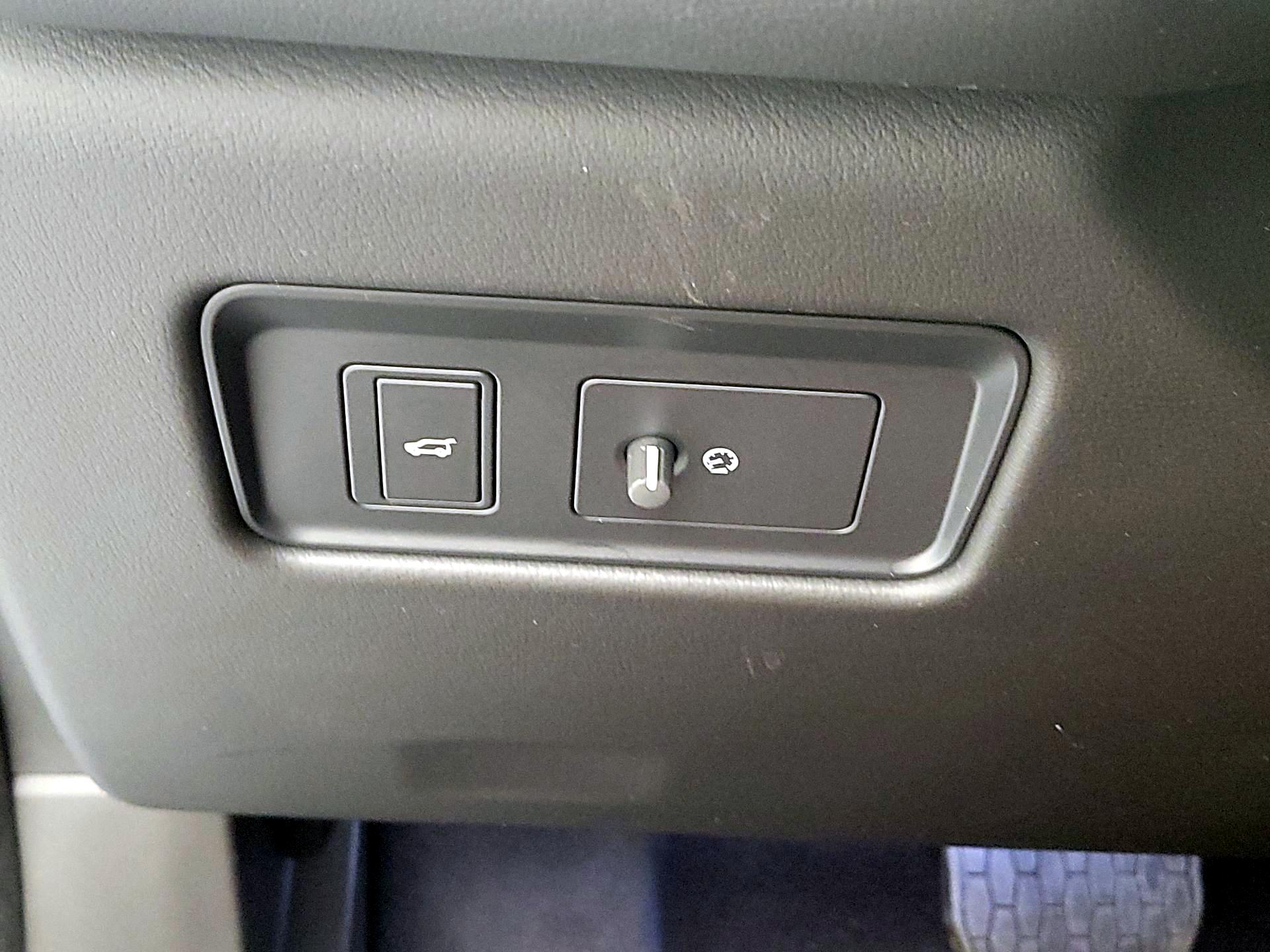 Thumbnail: 2023 Jaguar F-Pace - 13