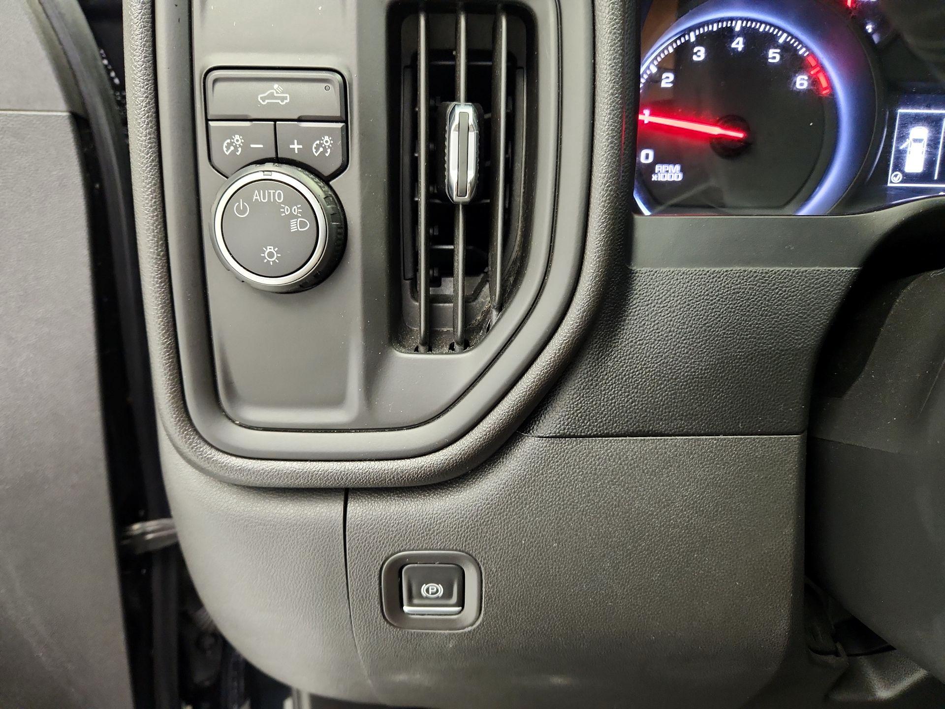 Thumbnail: 2019 Chevrolet Silverado 1500 - 13