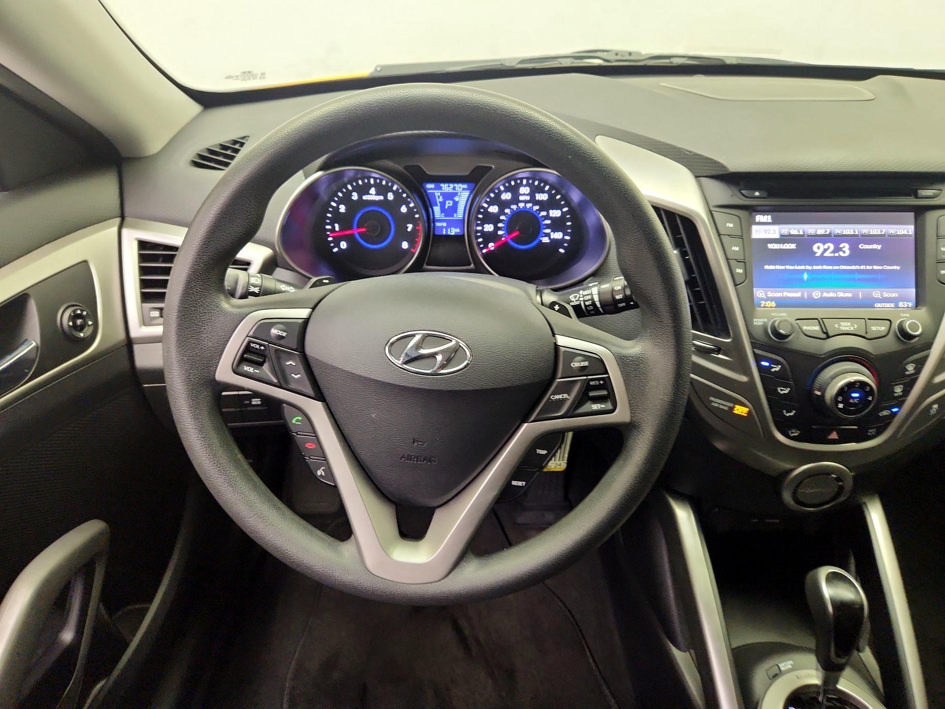 Thumbnail: 2015 Hyundai Veloster - 10