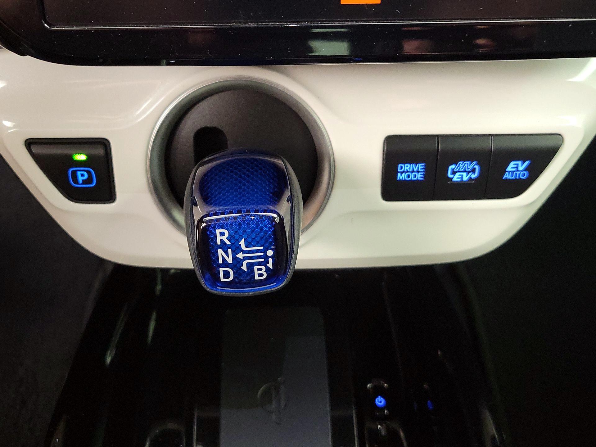 Thumbnail: 2018 Toyota Prius Prime - 18