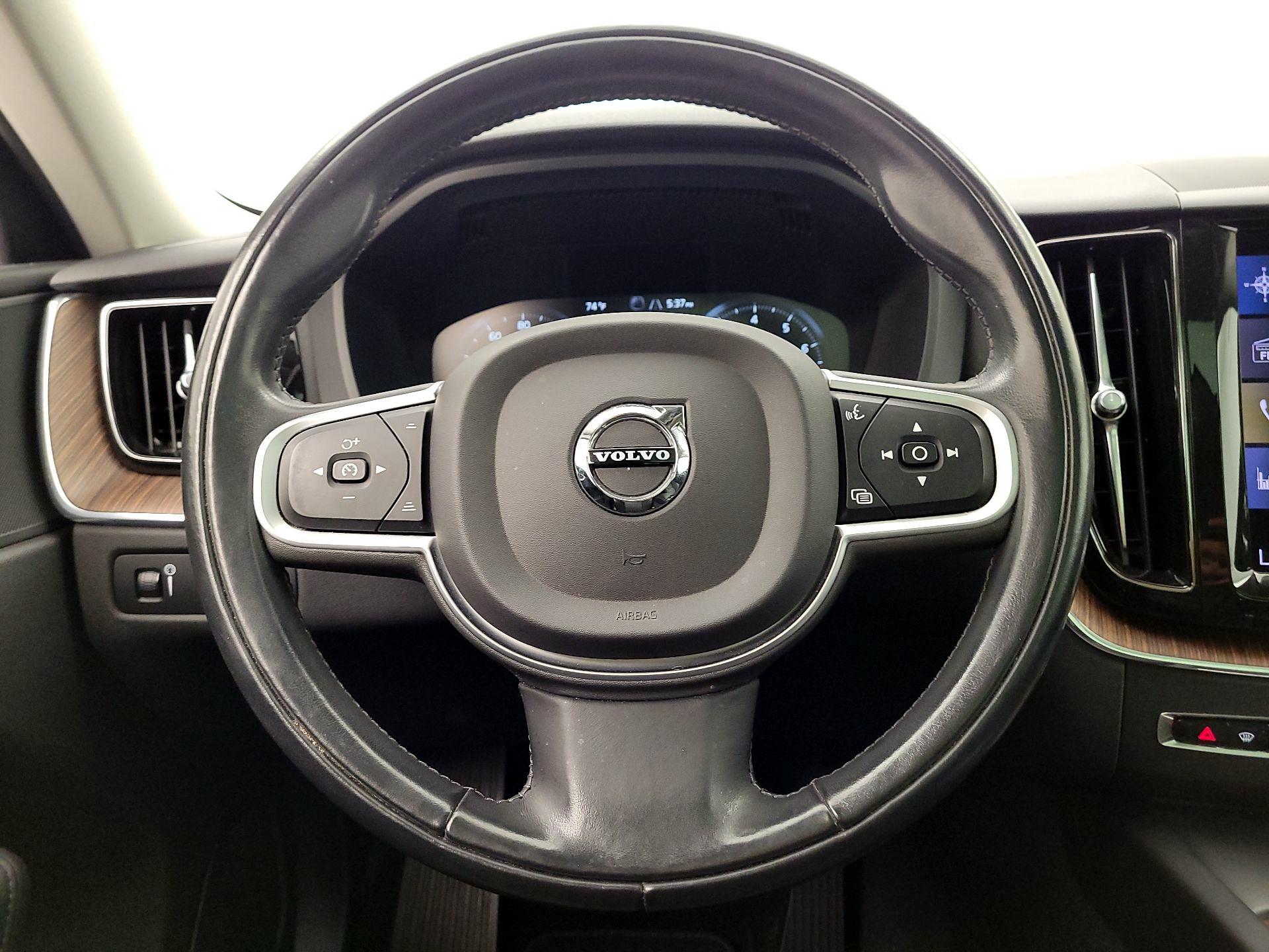 Thumbnail: 2021 Volvo XC60 - 10