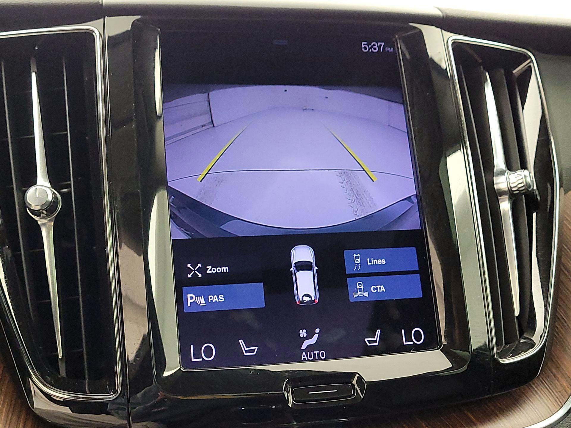 Thumbnail: 2021 Volvo XC60 - 14