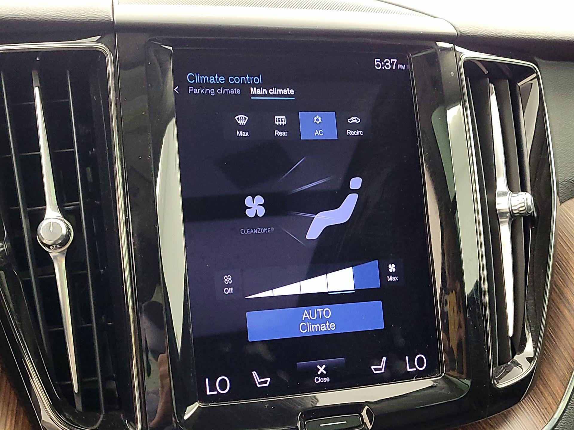 Thumbnail: 2021 Volvo XC60 - 16