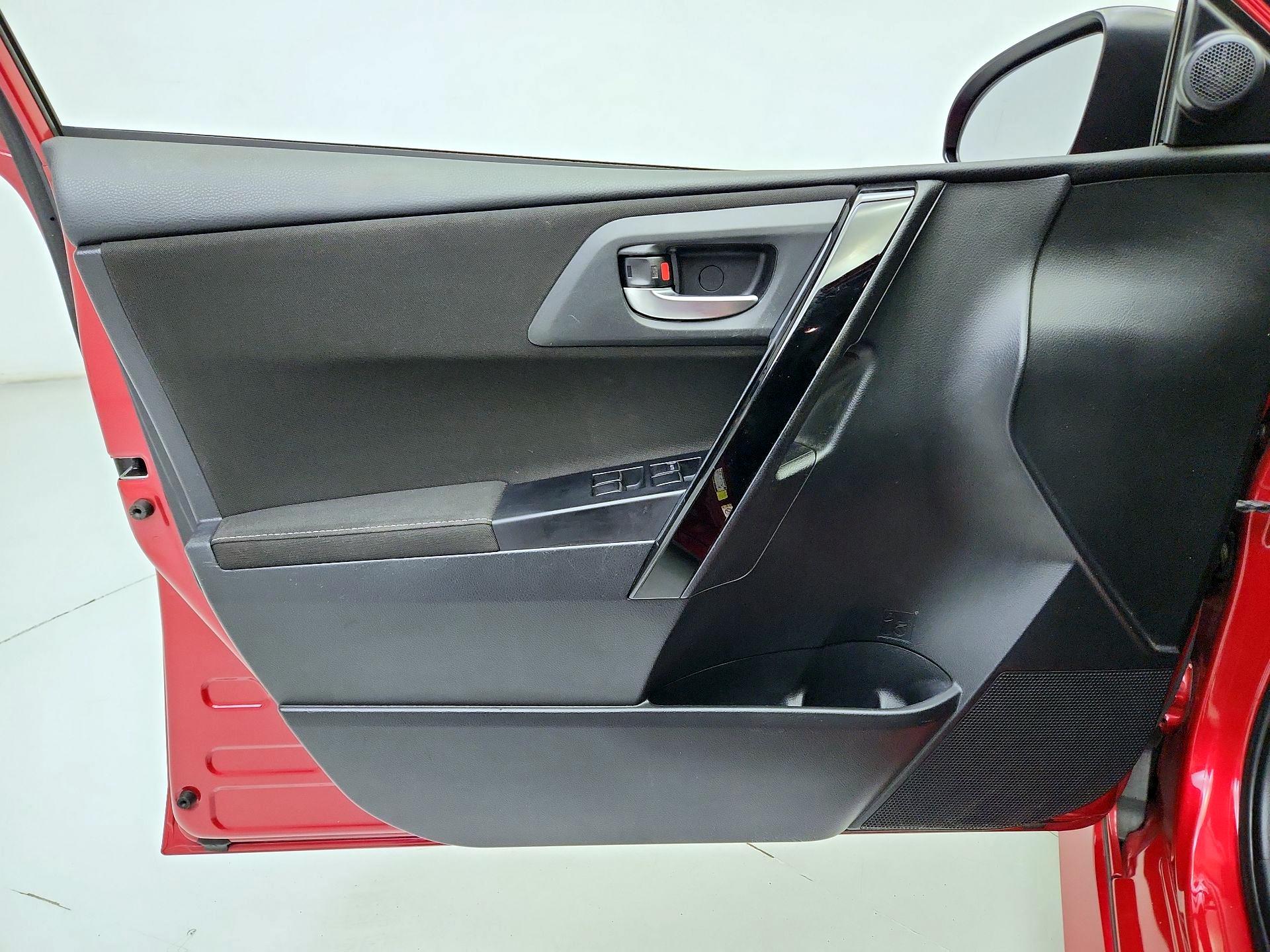 Thumbnail: 2017 Toyota Corolla iM - 12