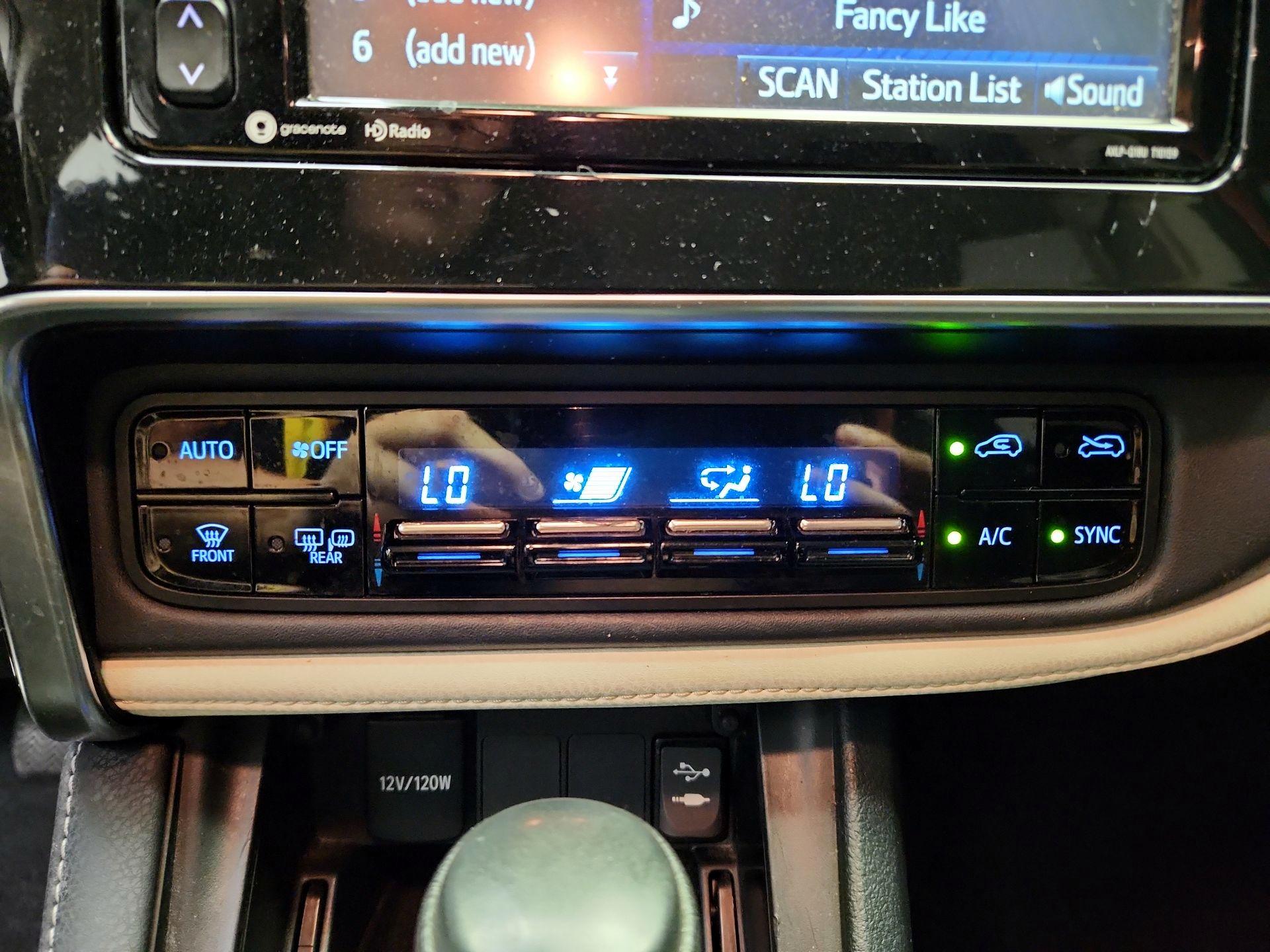 Thumbnail: 2017 Toyota Corolla iM - 16