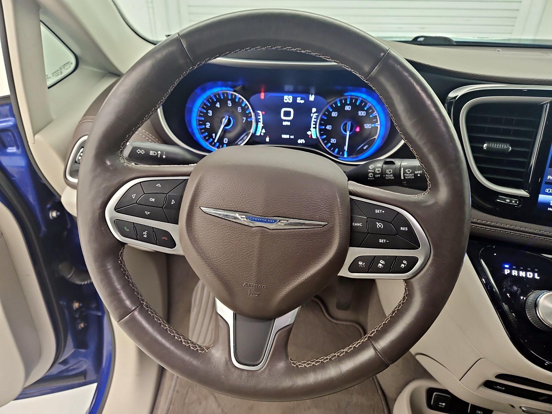 Thumbnail: 2021 Chrysler Pacifica - 10