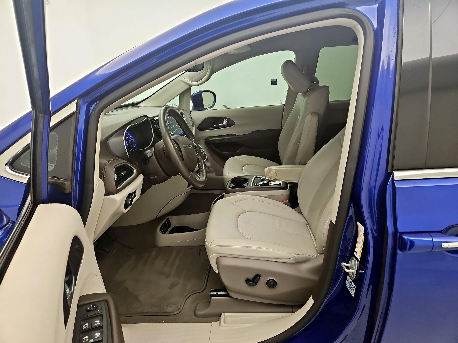 Thumbnail: 2021 Chrysler Pacifica - 11