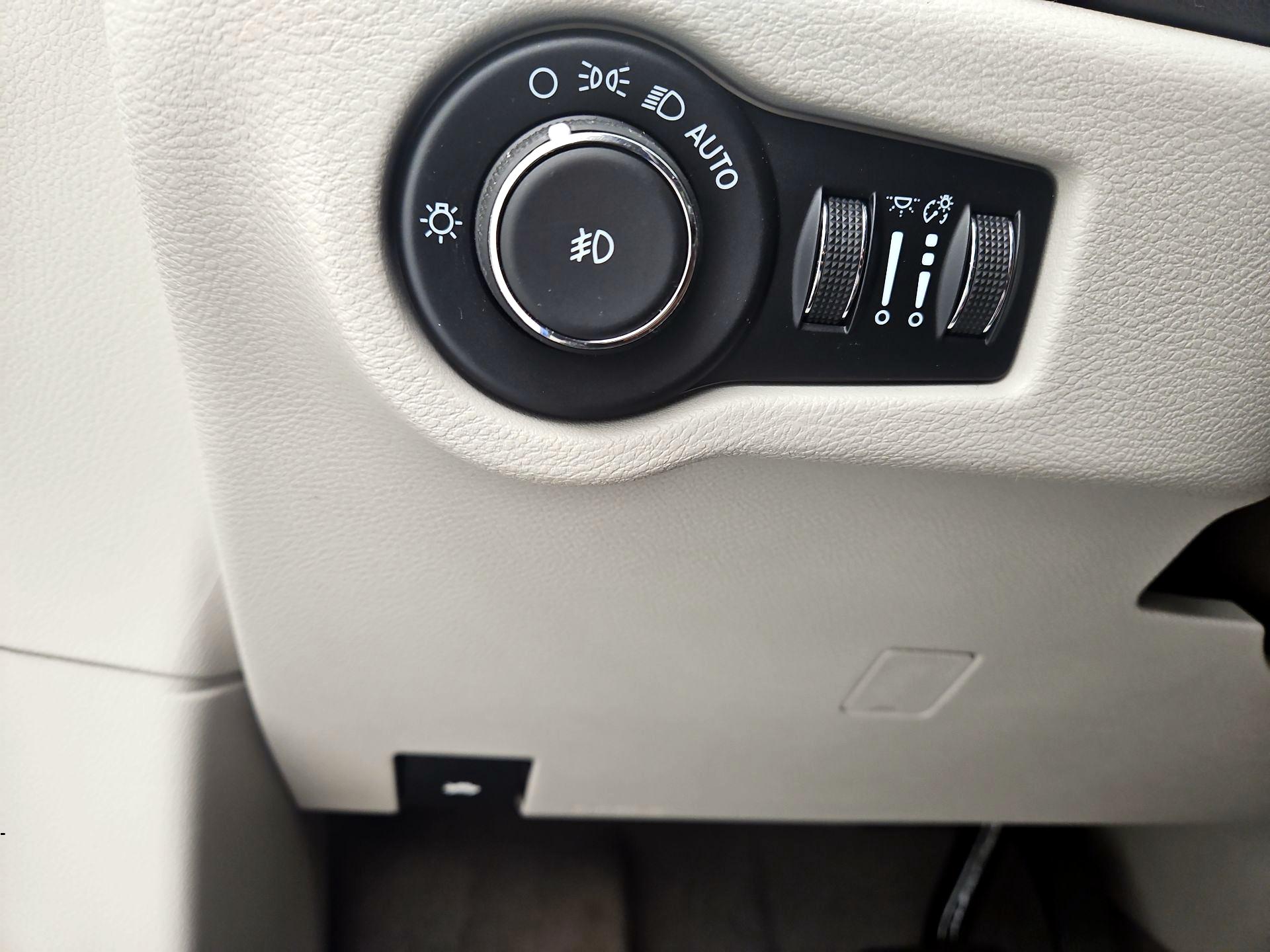 Thumbnail: 2021 Chrysler Pacifica - 13