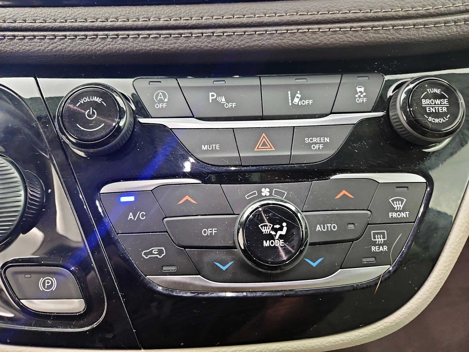 Thumbnail: 2021 Chrysler Pacifica - 16