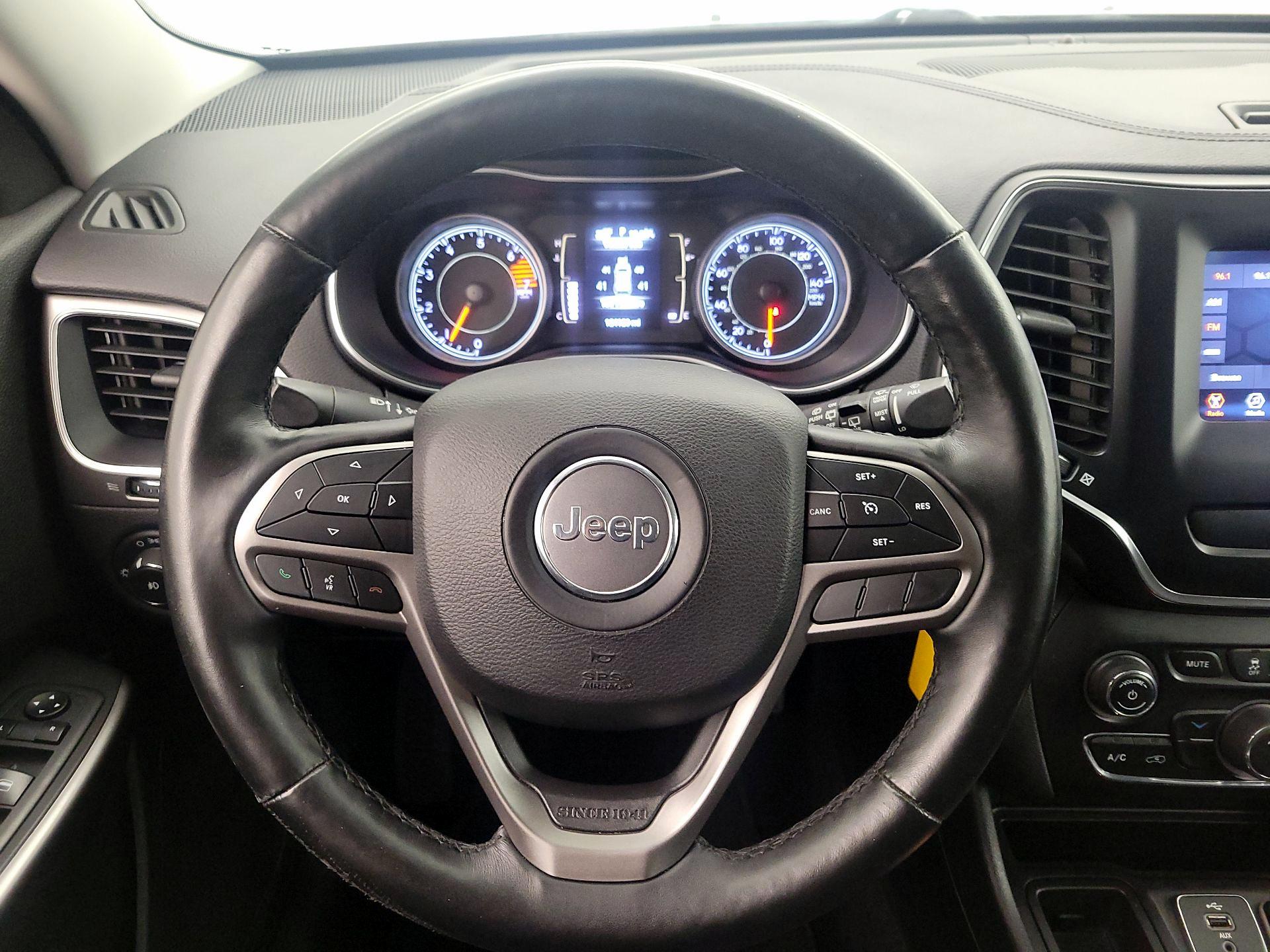 Thumbnail: 2019 Jeep Cherokee - 10