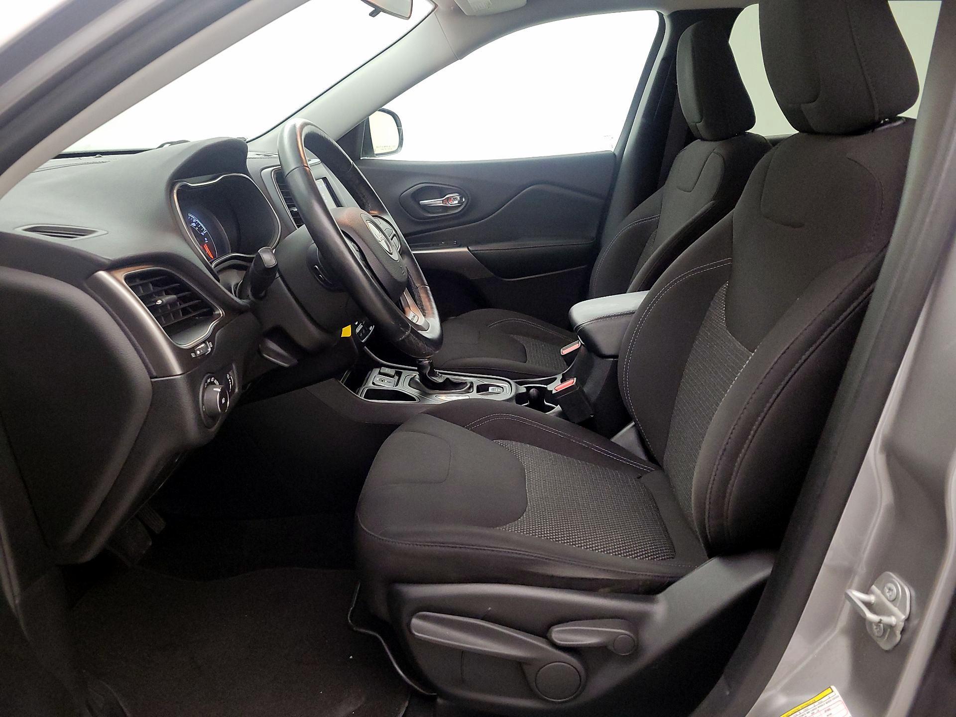 Thumbnail: 2019 Jeep Cherokee - 11