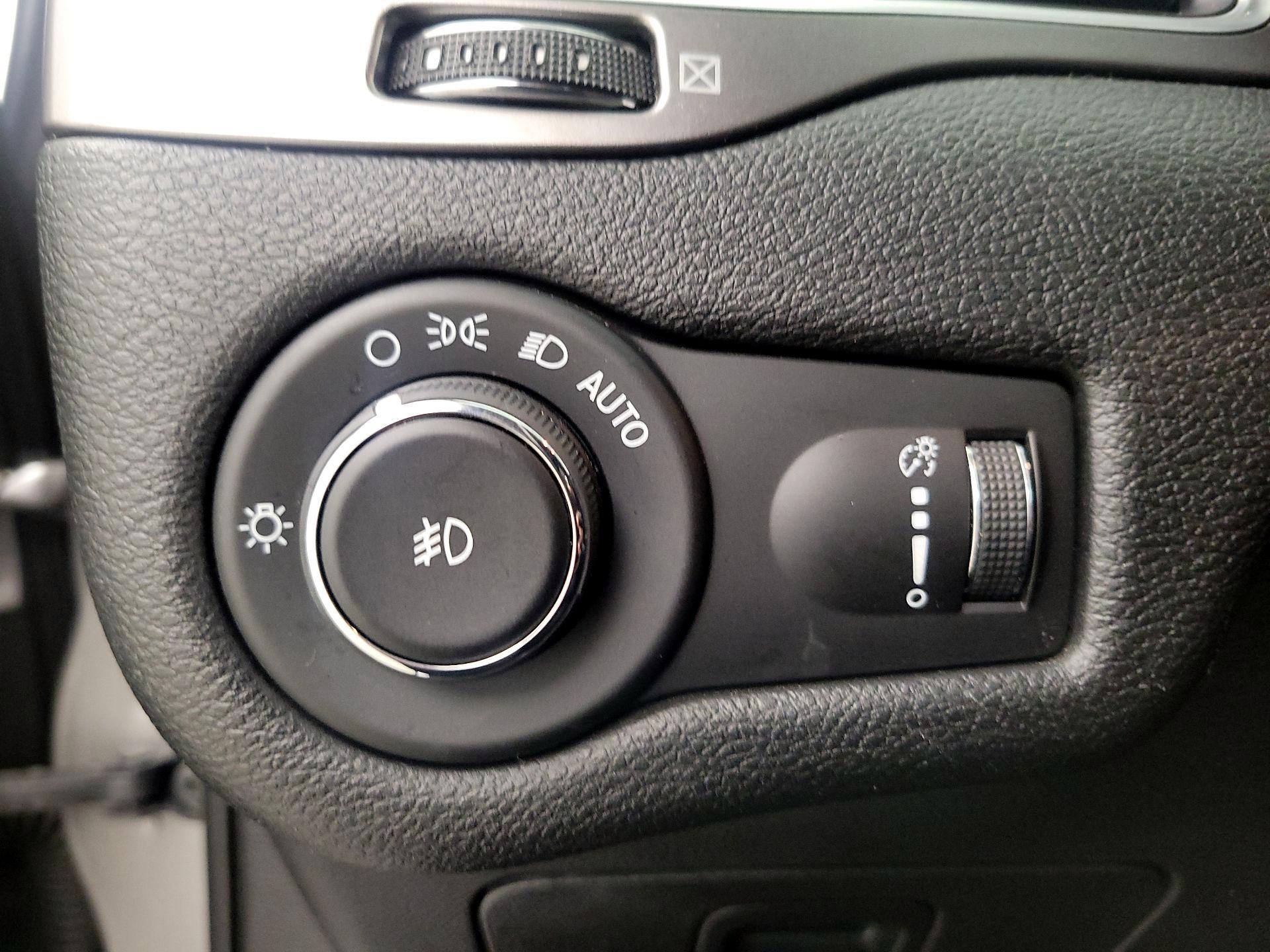 Thumbnail: 2019 Jeep Cherokee - 13