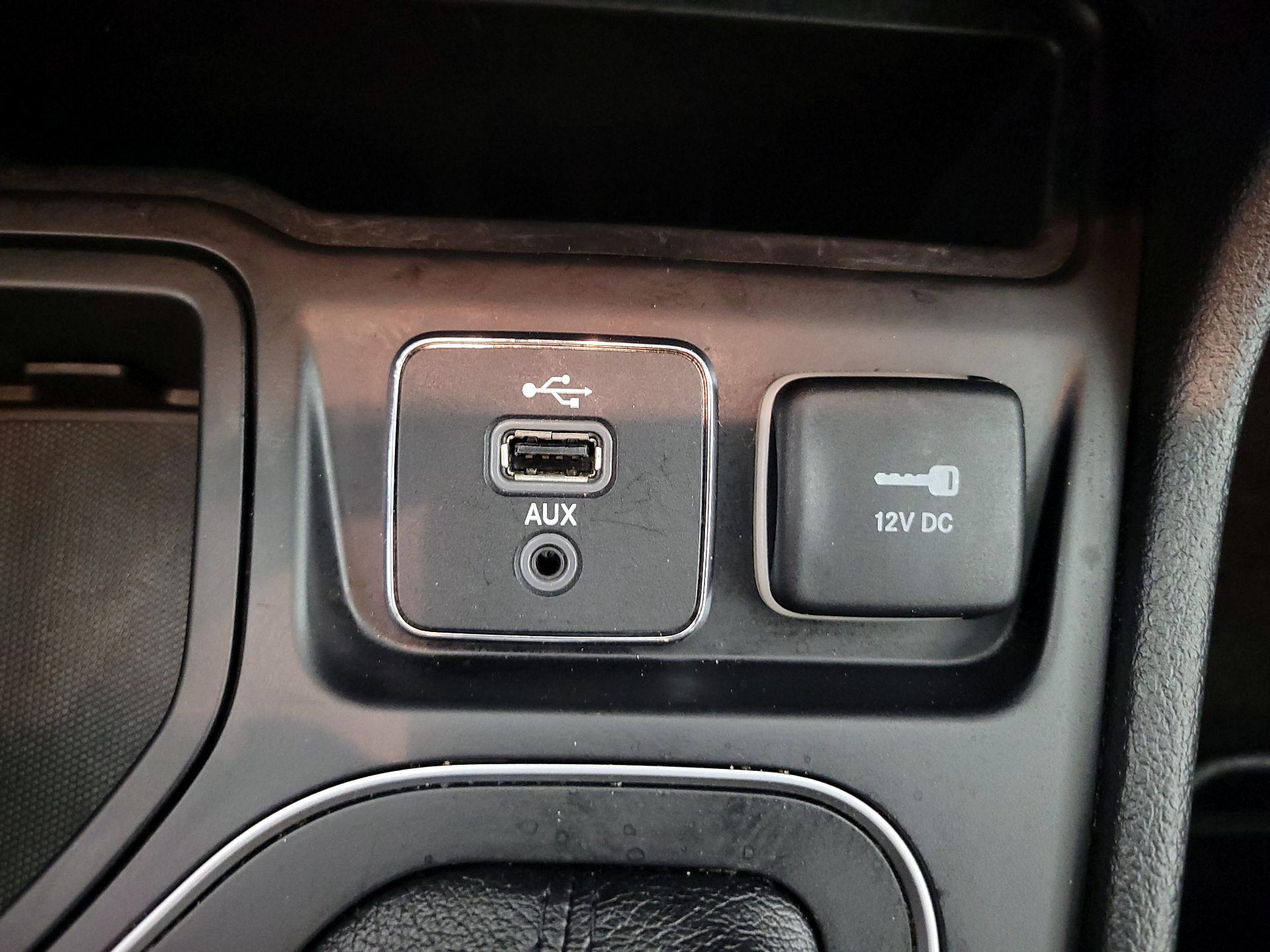 Thumbnail: 2019 Jeep Cherokee - 18