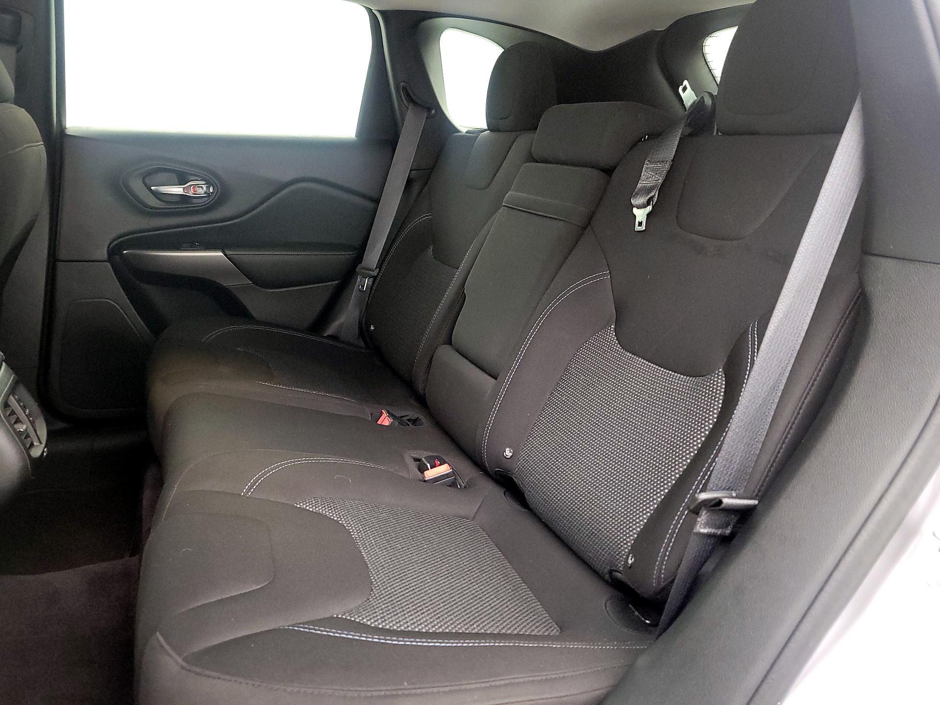 Thumbnail: 2019 Jeep Cherokee - 19