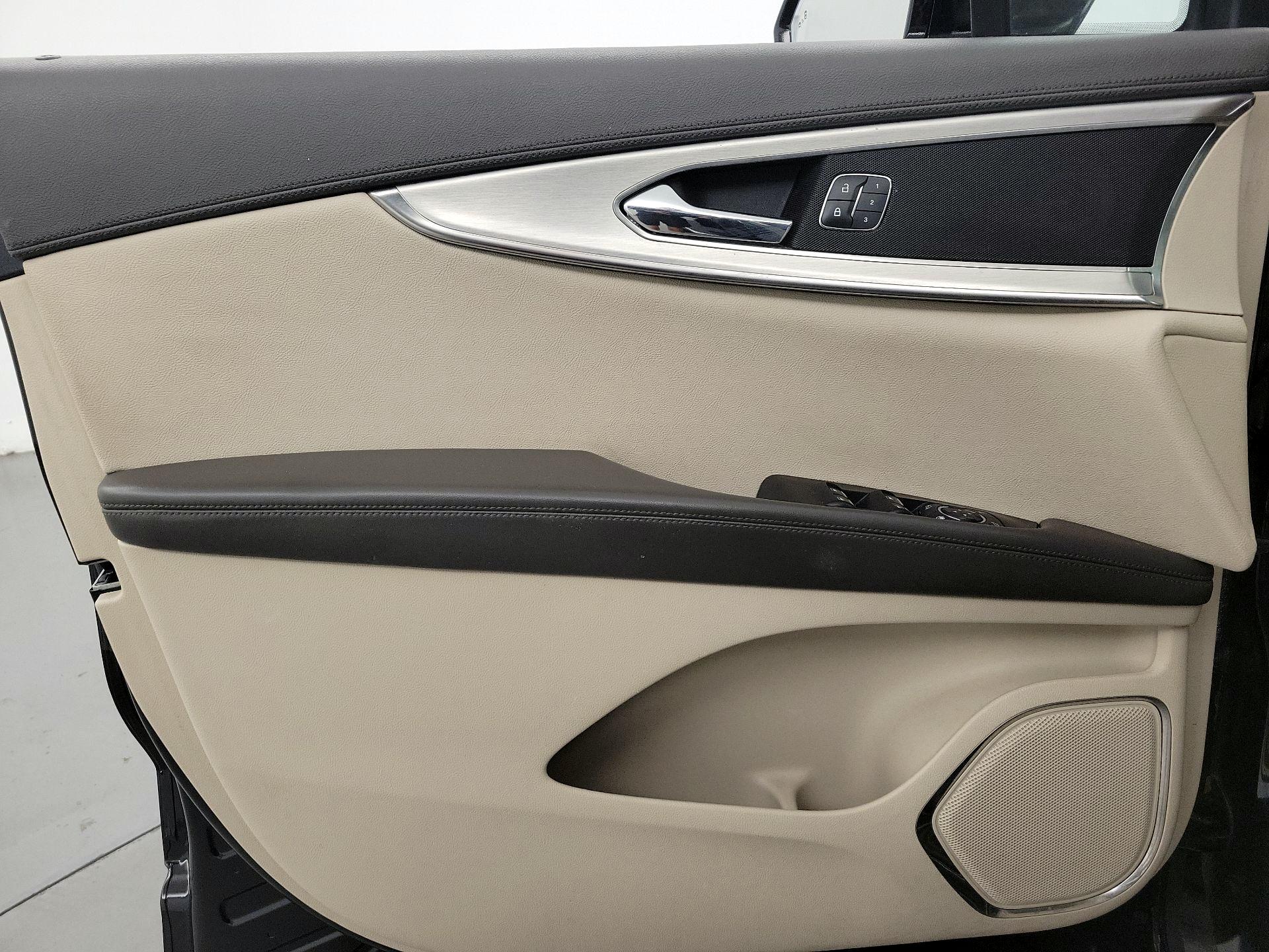 Thumbnail: 2020 Lincoln Nautilus - 12