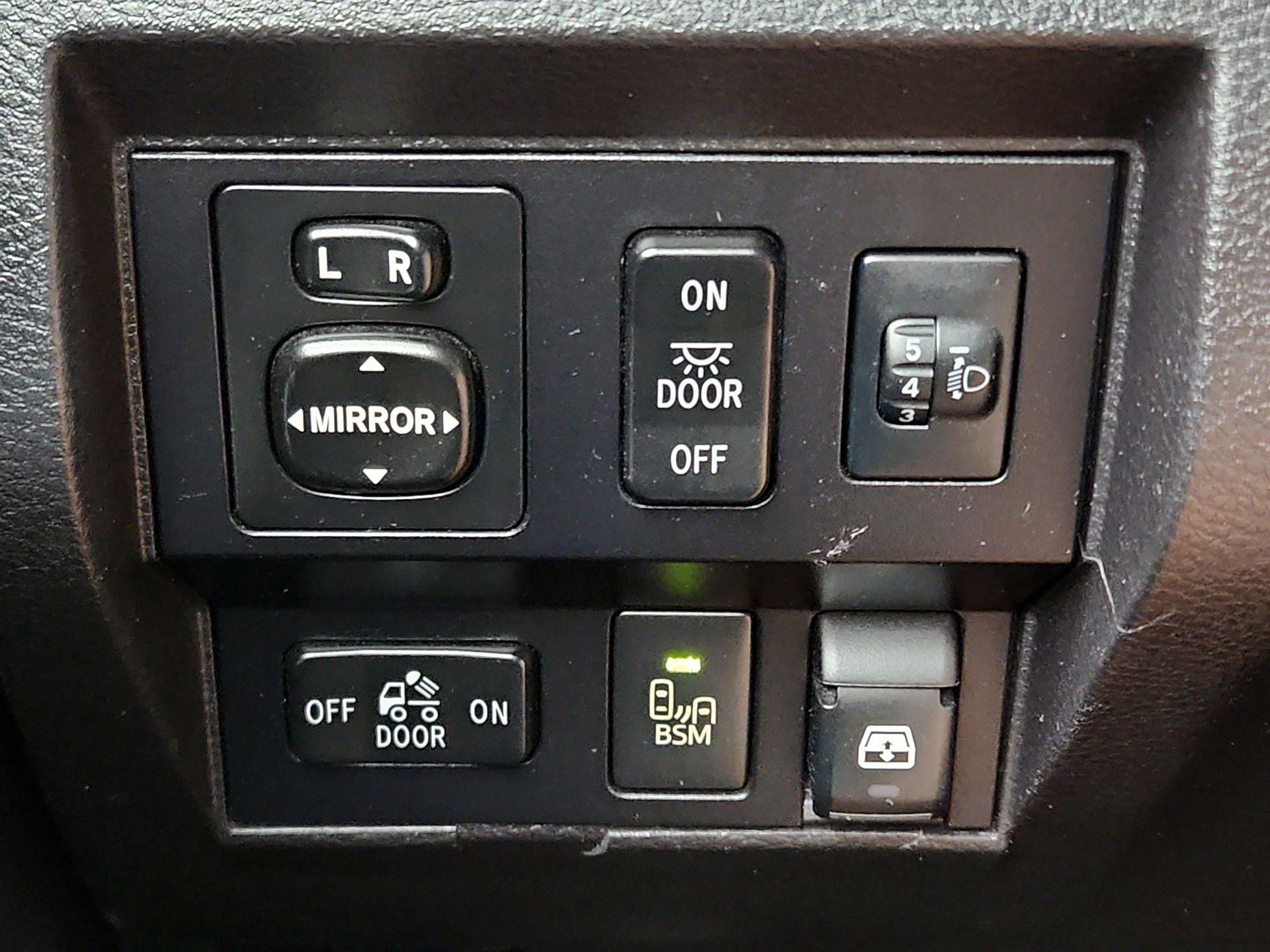 Thumbnail: 2015 Toyota Tundra - 13