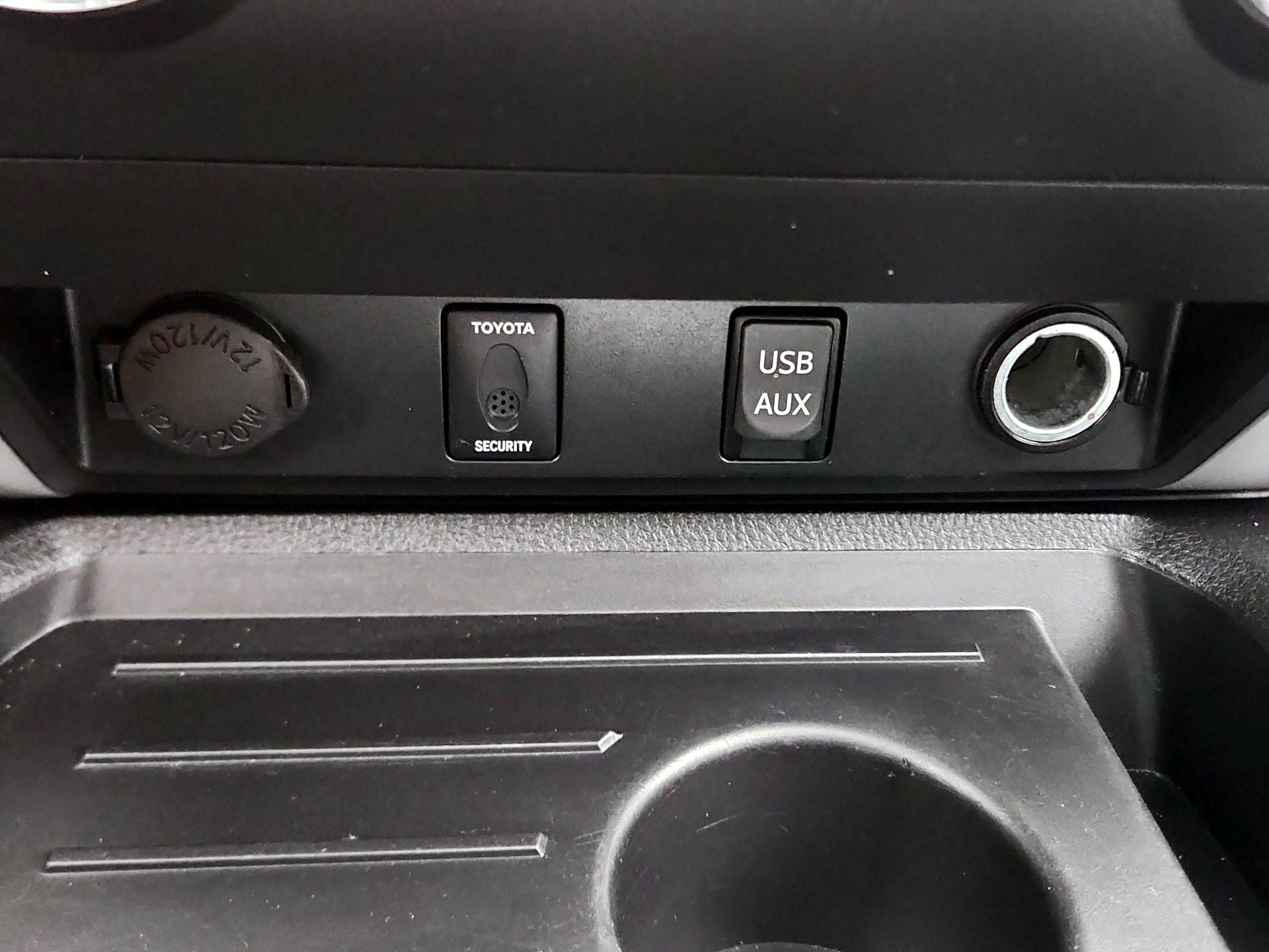 Thumbnail: 2015 Toyota Tundra - 19