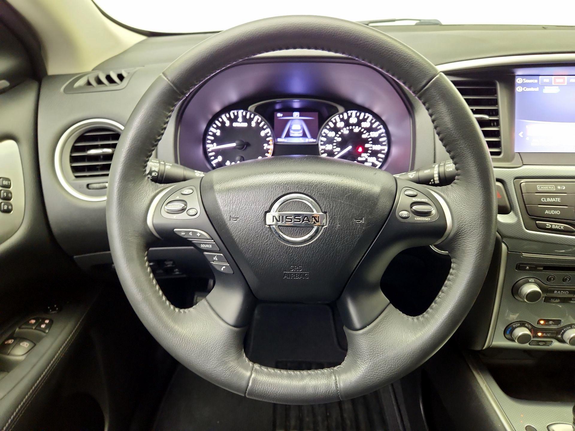 Thumbnail: 2017 Nissan Pathfinder - 10