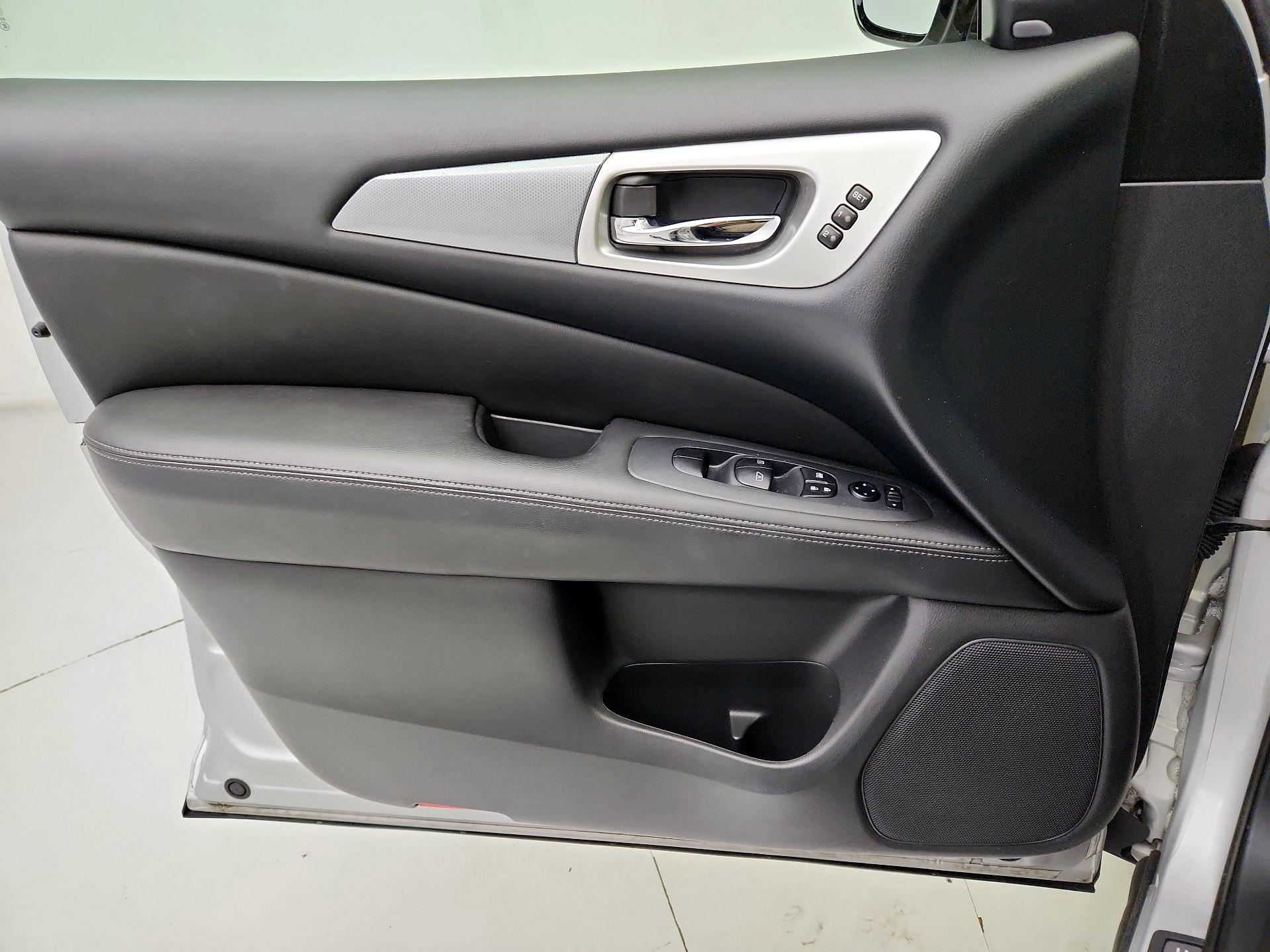 Thumbnail: 2017 Nissan Pathfinder - 12