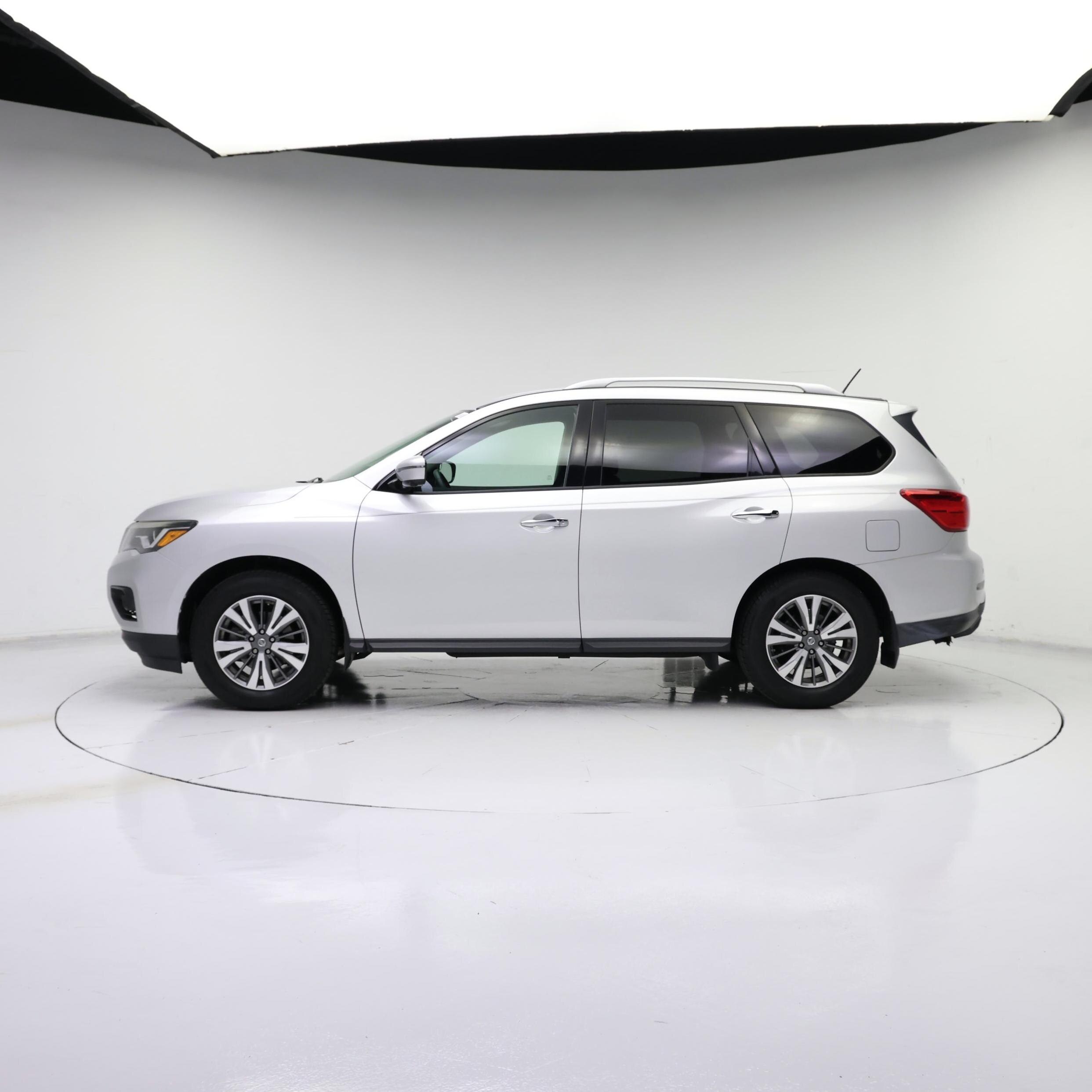 Thumbnail: 2017 Nissan Pathfinder - 3