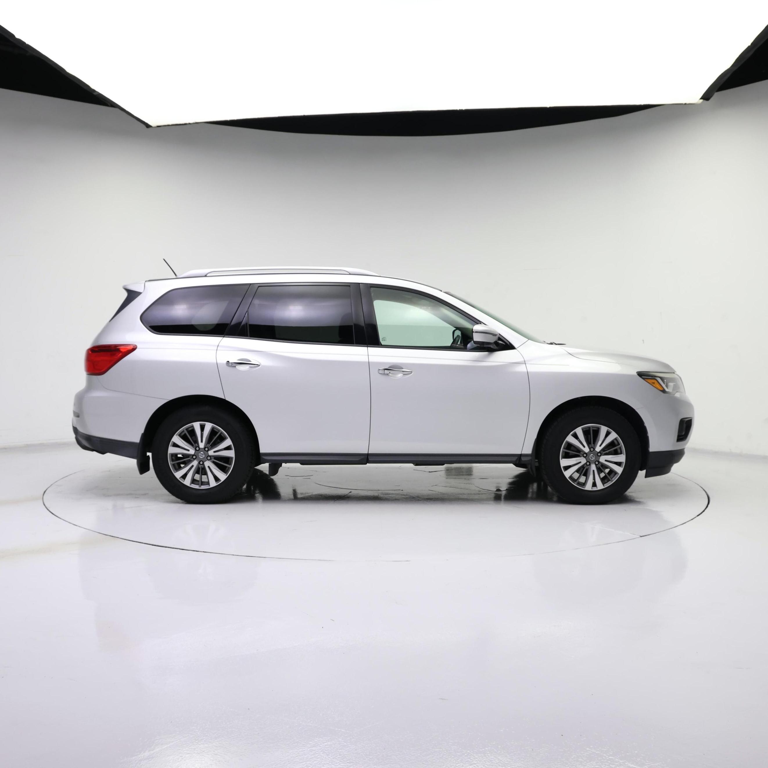 Thumbnail: 2017 Nissan Pathfinder - 7