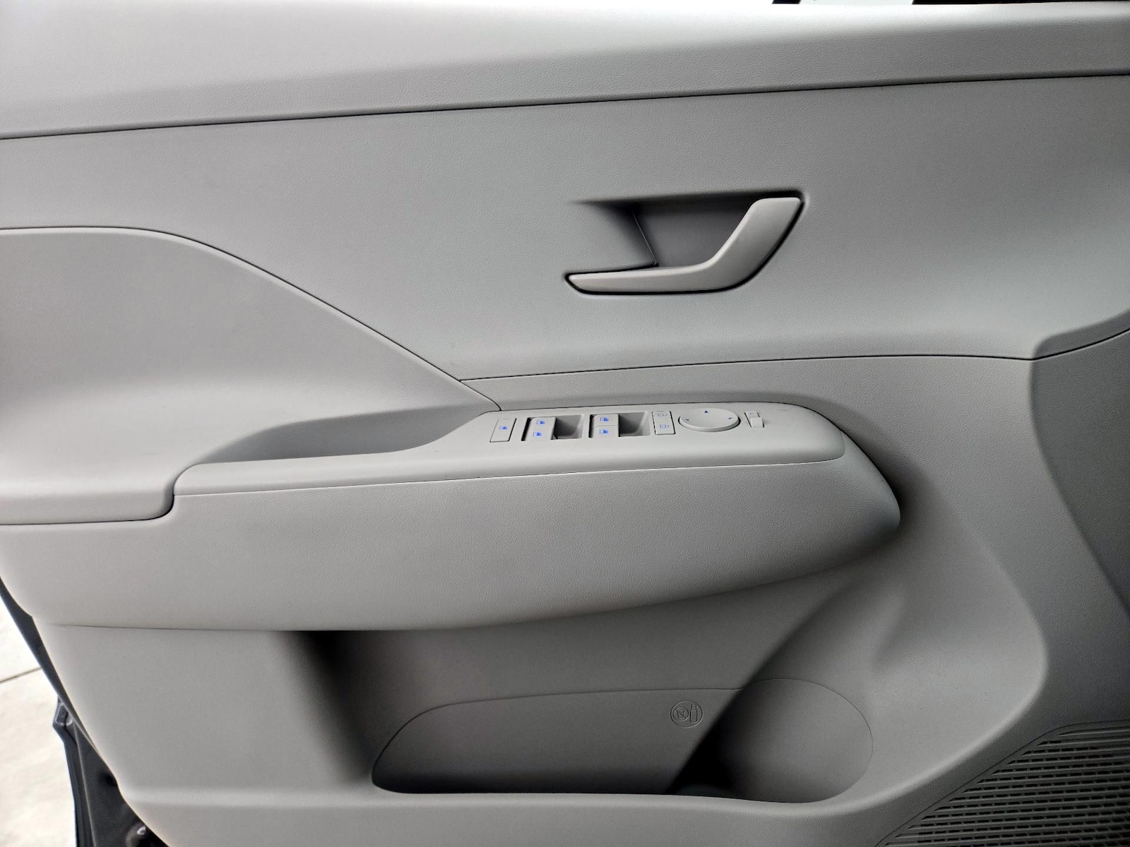 2025 Hyundai Kona SE - Photo 13