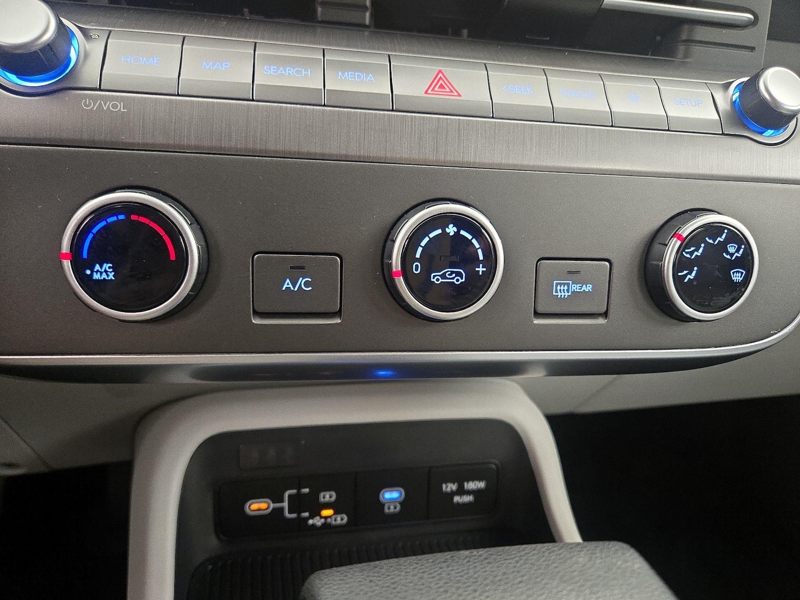 2025 Hyundai Kona SE - Photo 17