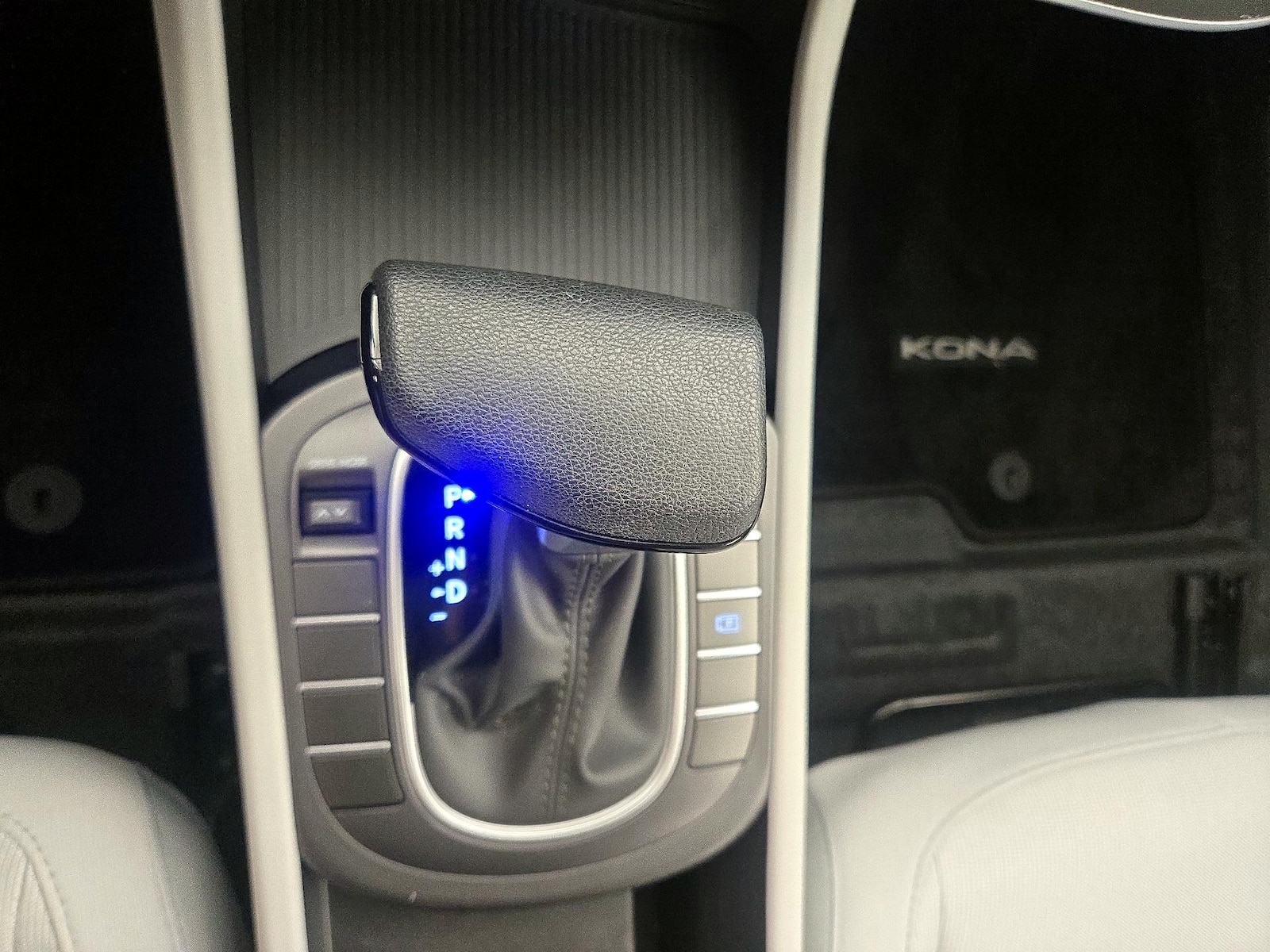 2025 Hyundai Kona SE - Photo 18