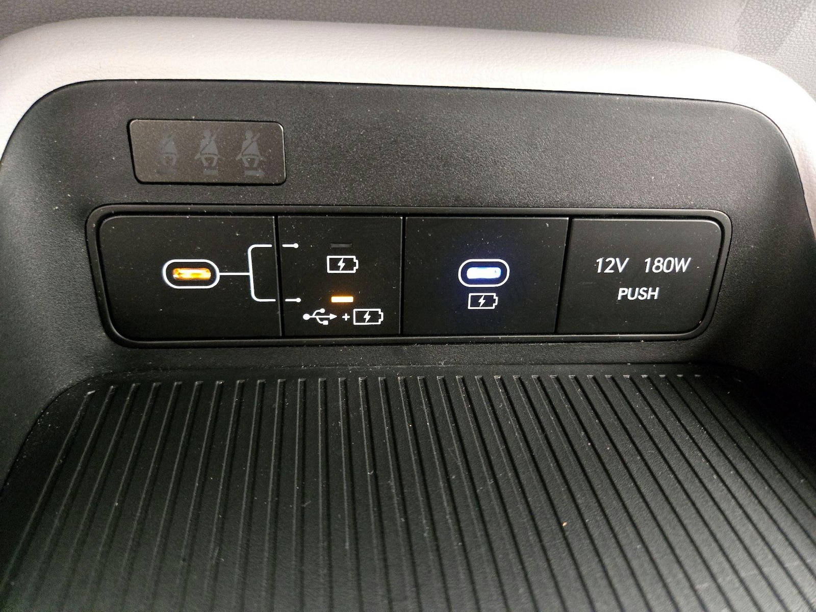 2025 Hyundai Kona SE - Photo 19