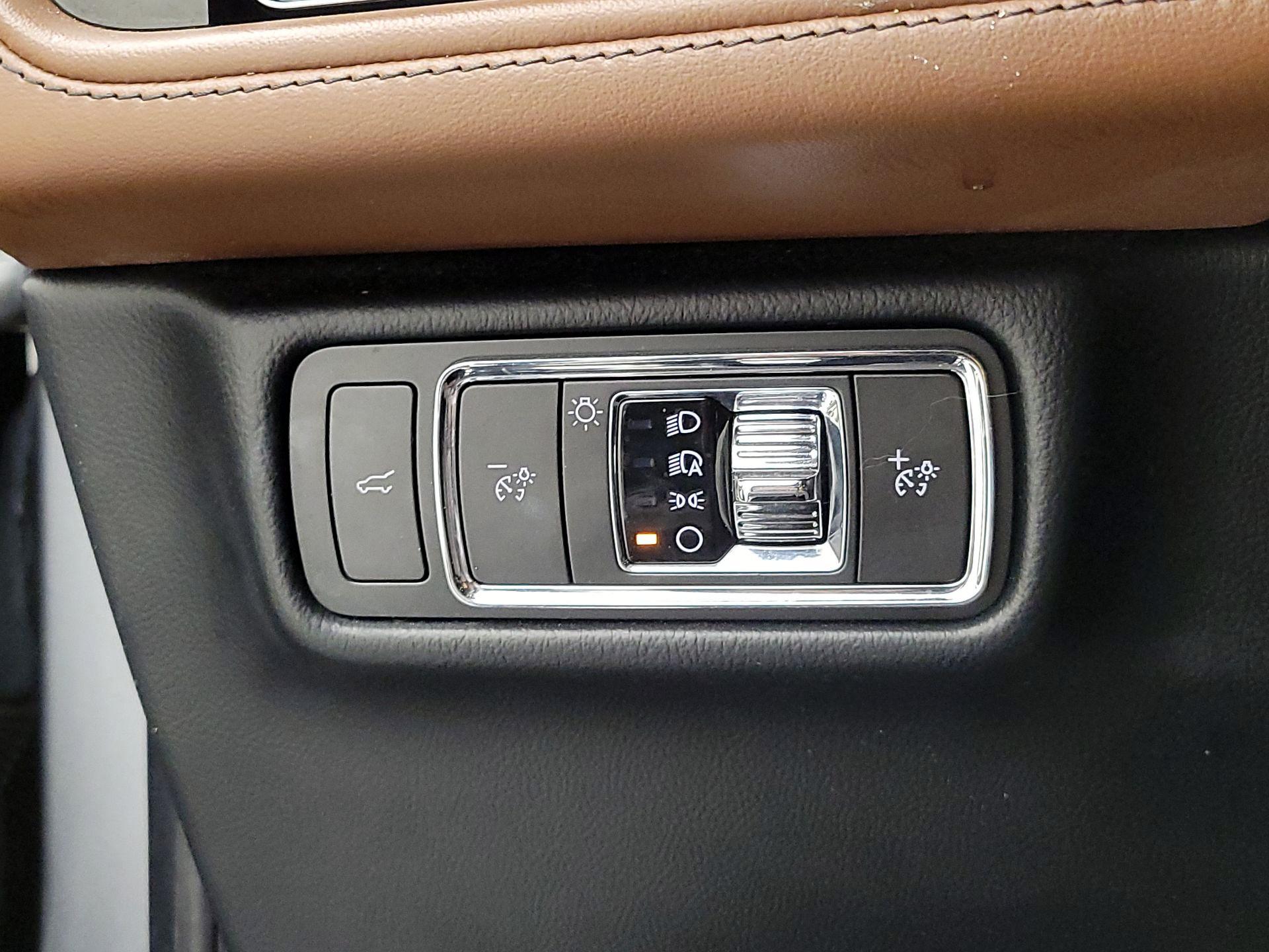 Thumbnail: 2022 Lincoln Aviator - 13