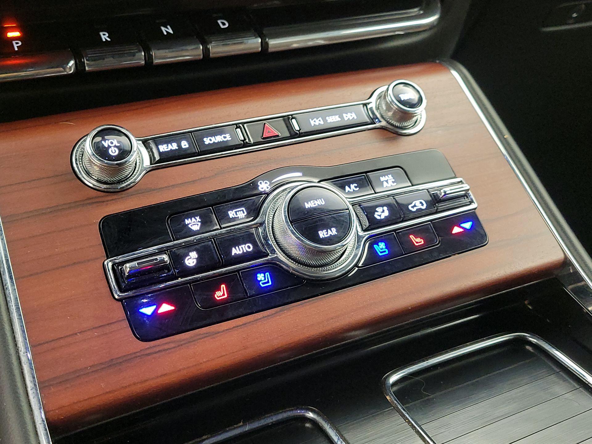 Thumbnail: 2022 Lincoln Aviator - 16