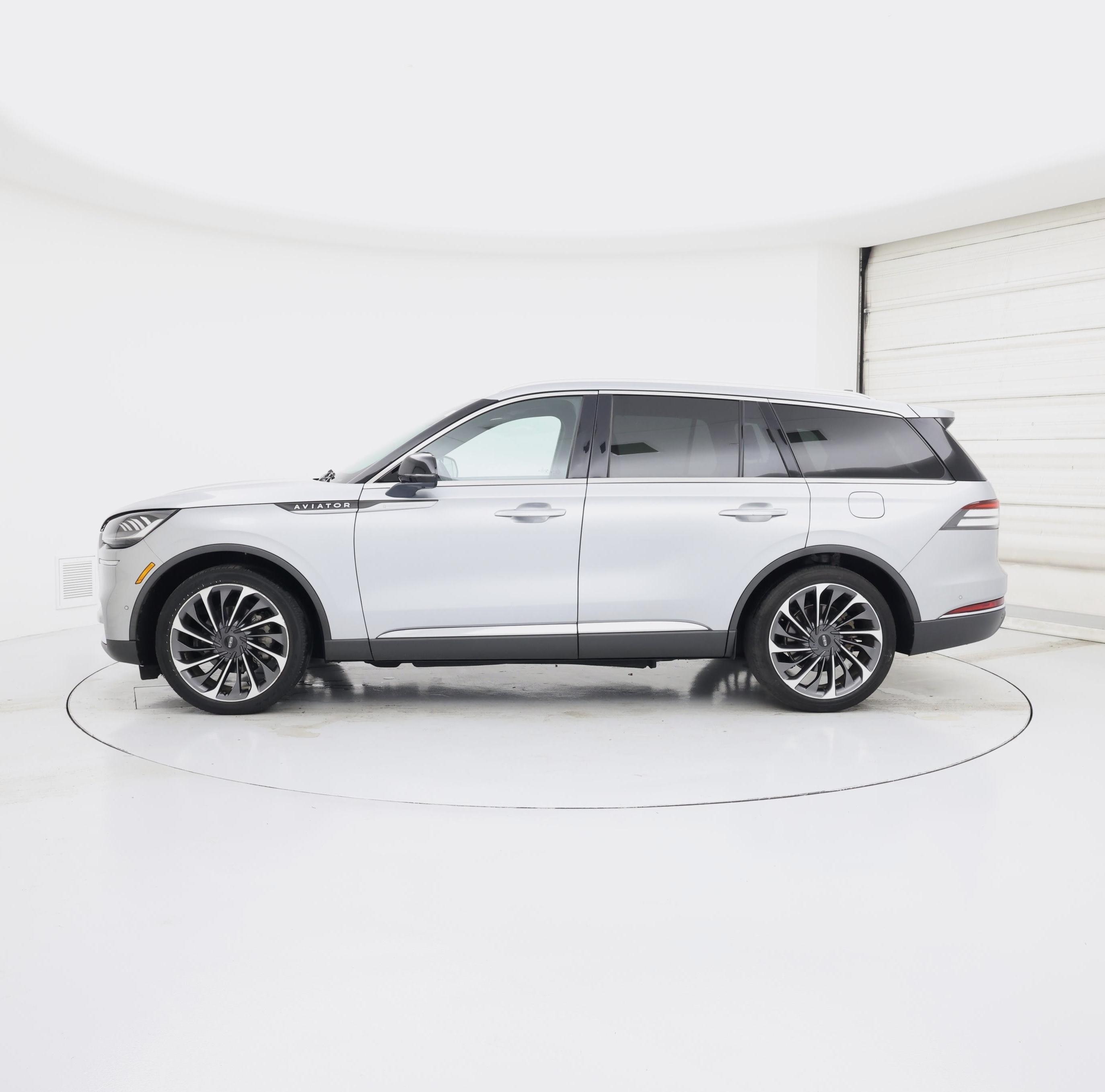Thumbnail: 2022 Lincoln Aviator - 3