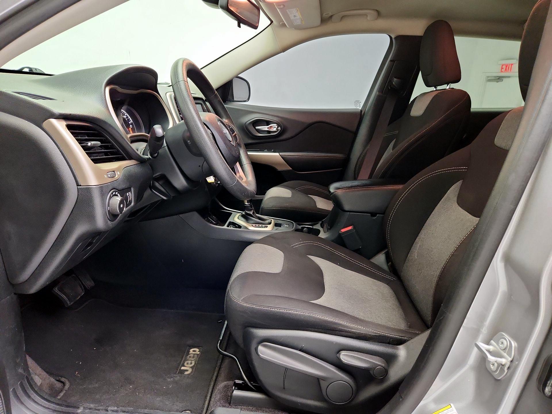 Thumbnail: 2018 Jeep Cherokee - 11