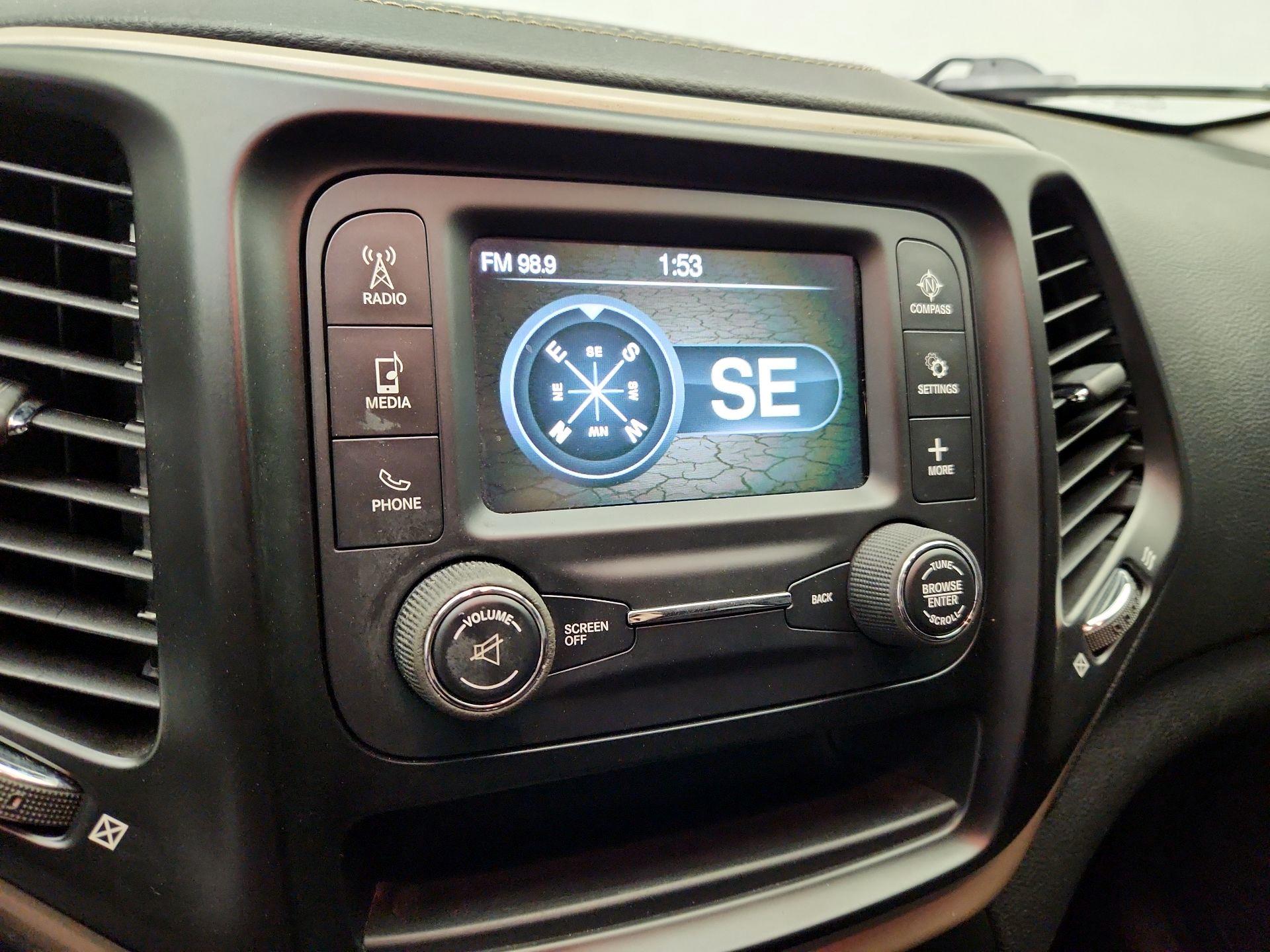 Thumbnail: 2018 Jeep Cherokee - 14