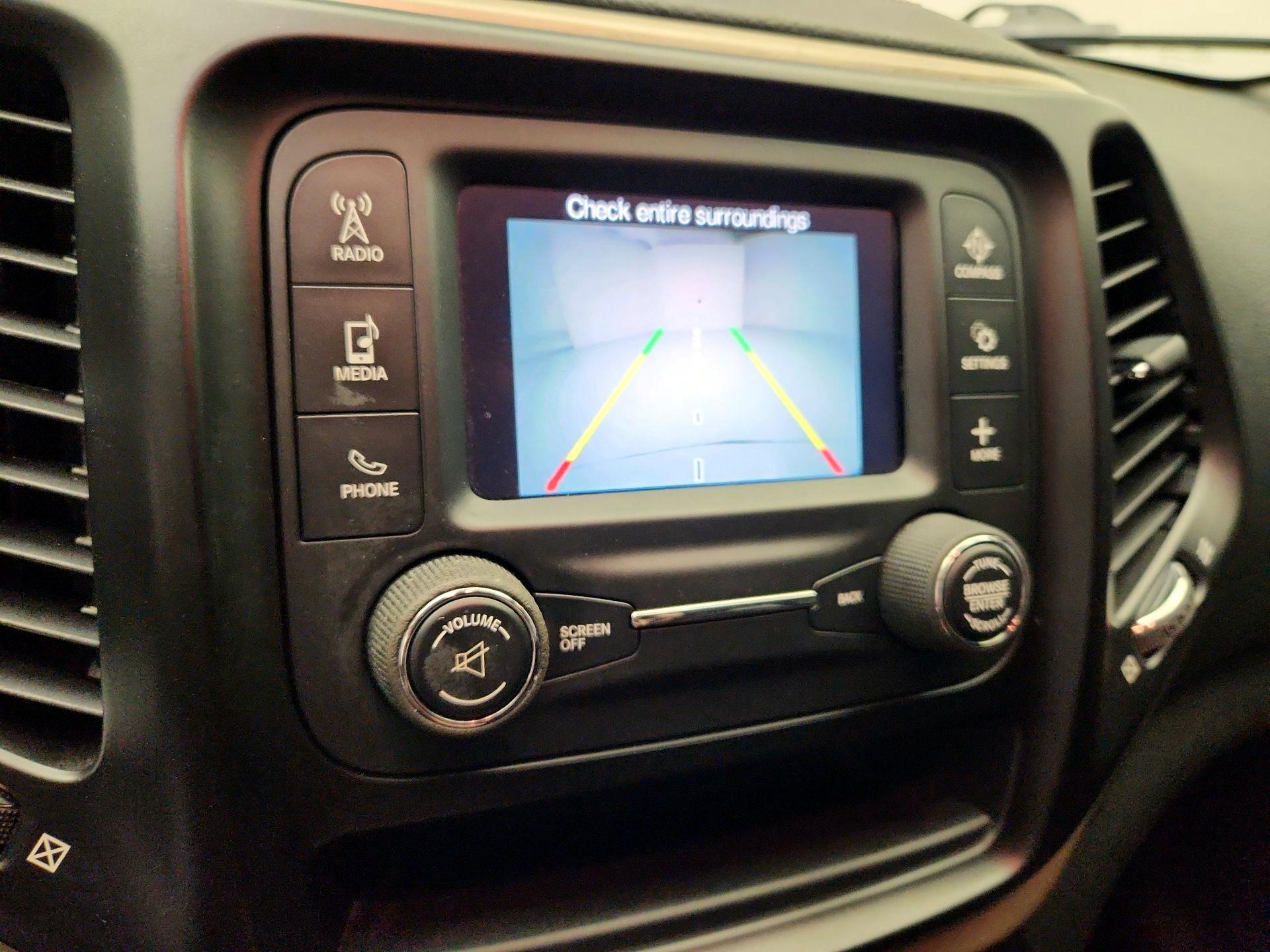 Thumbnail: 2018 Jeep Cherokee - 15