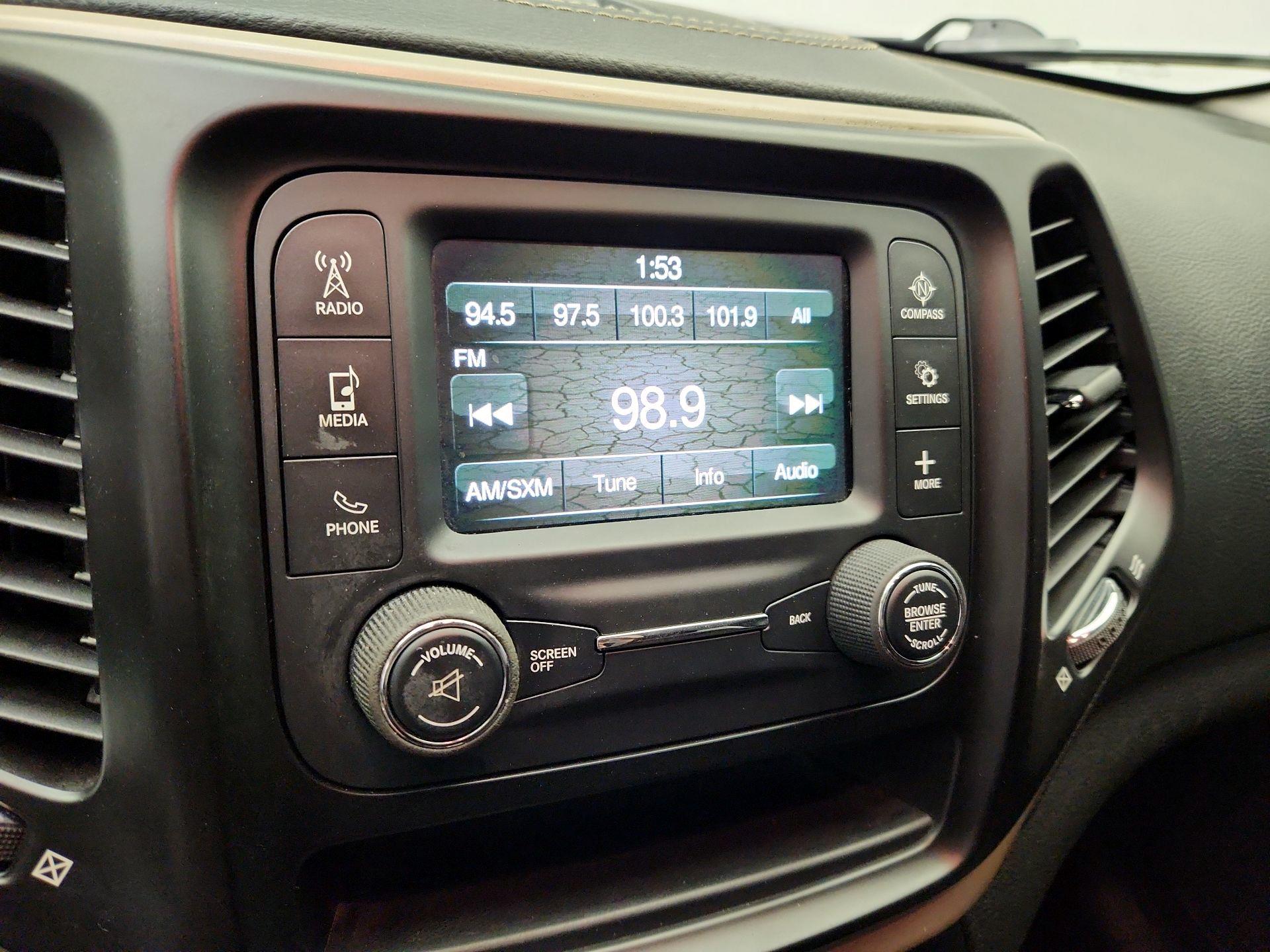 Thumbnail: 2018 Jeep Cherokee - 16