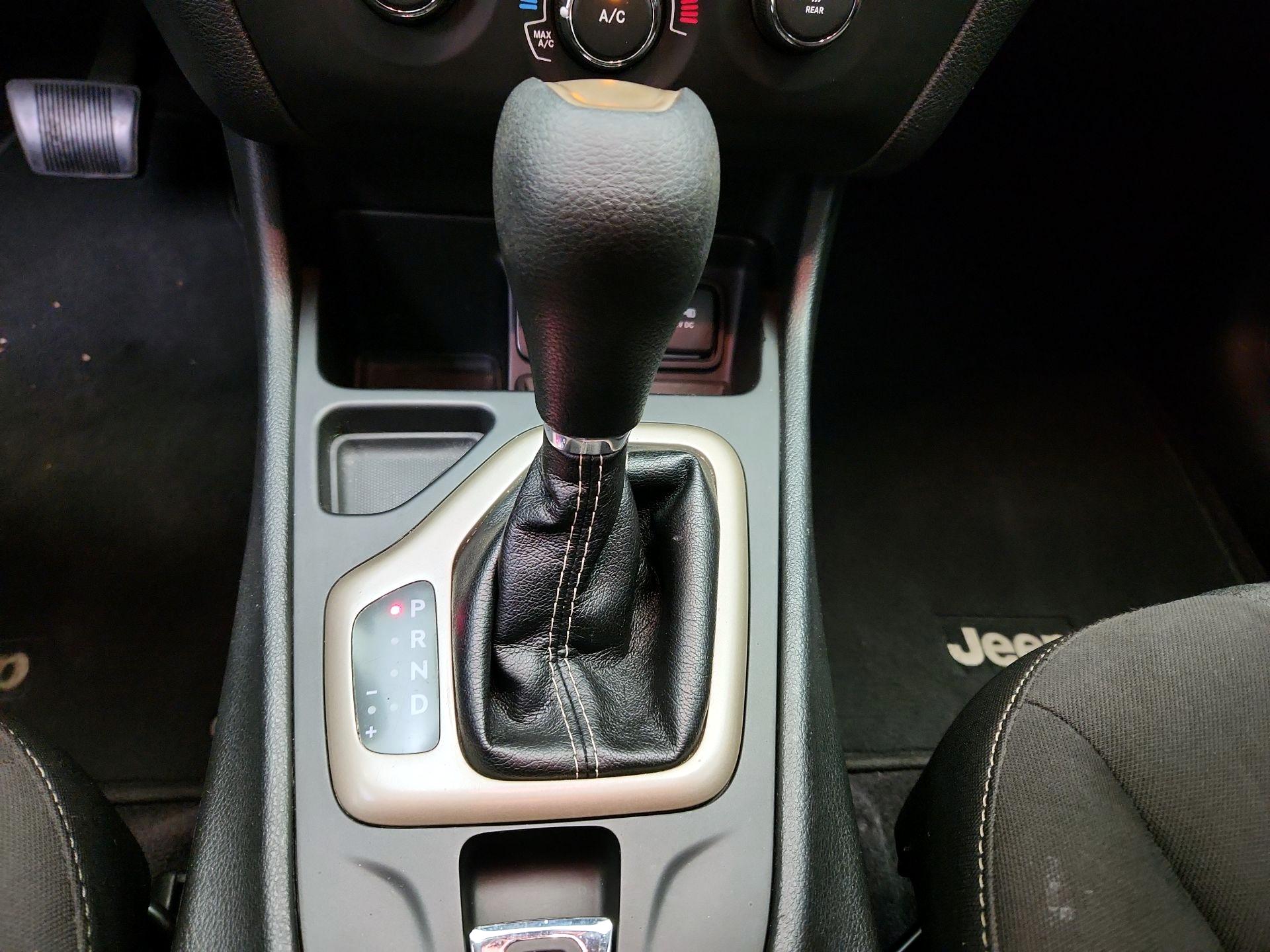 Thumbnail: 2018 Jeep Cherokee - 18