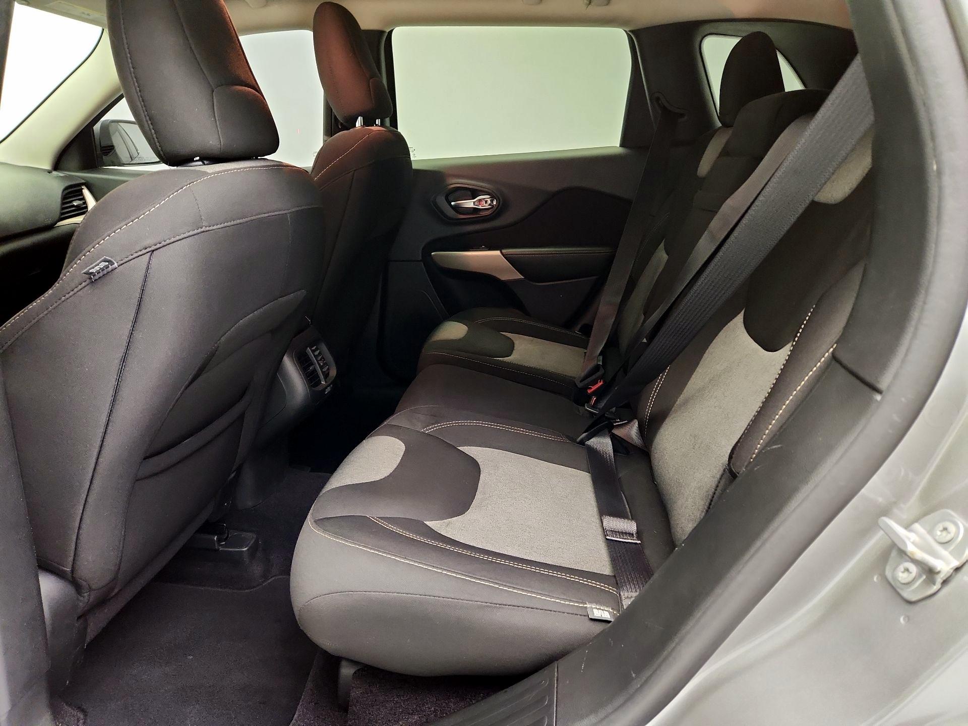 Thumbnail: 2018 Jeep Cherokee - 20