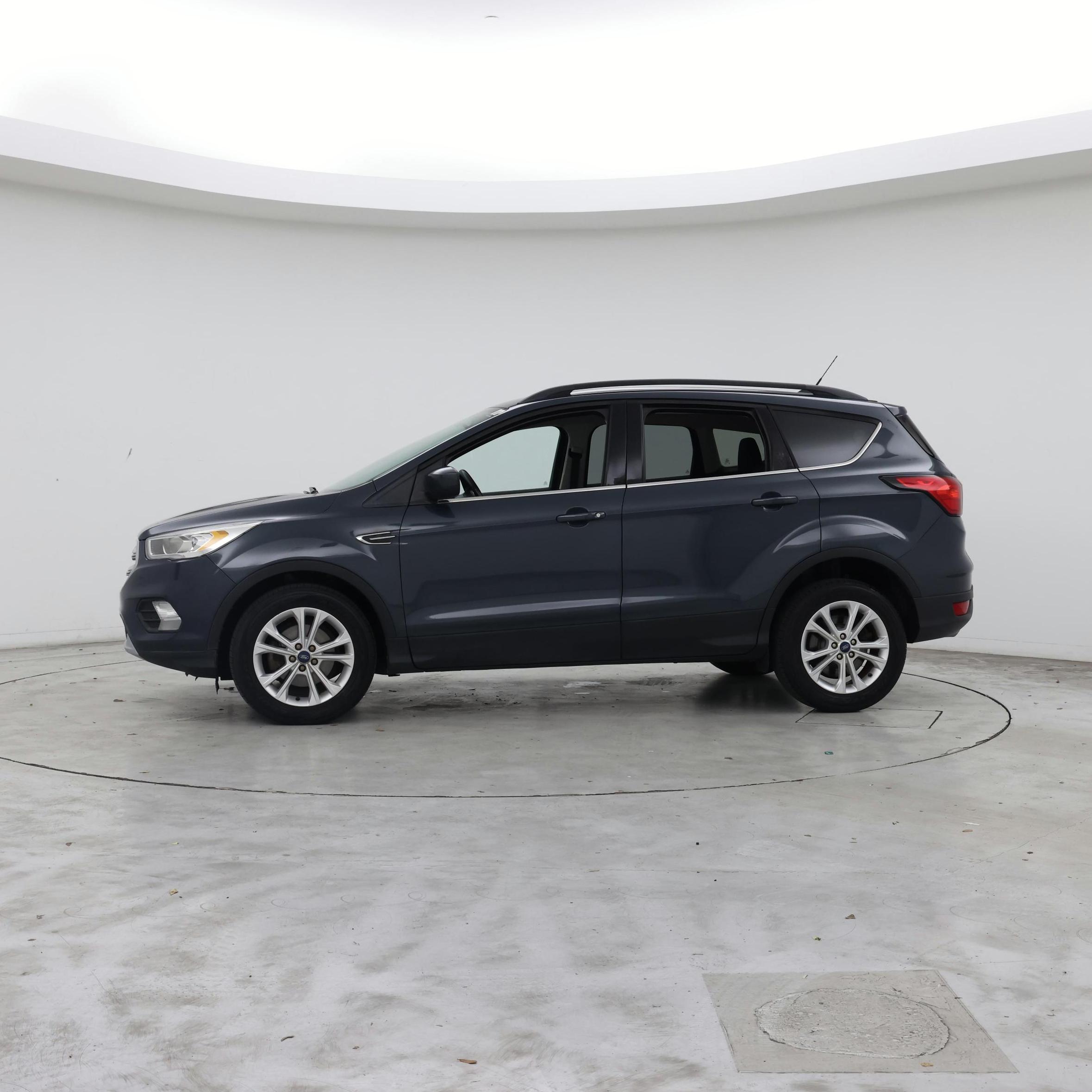 Thumbnail: 2019 Ford Escape - 3
