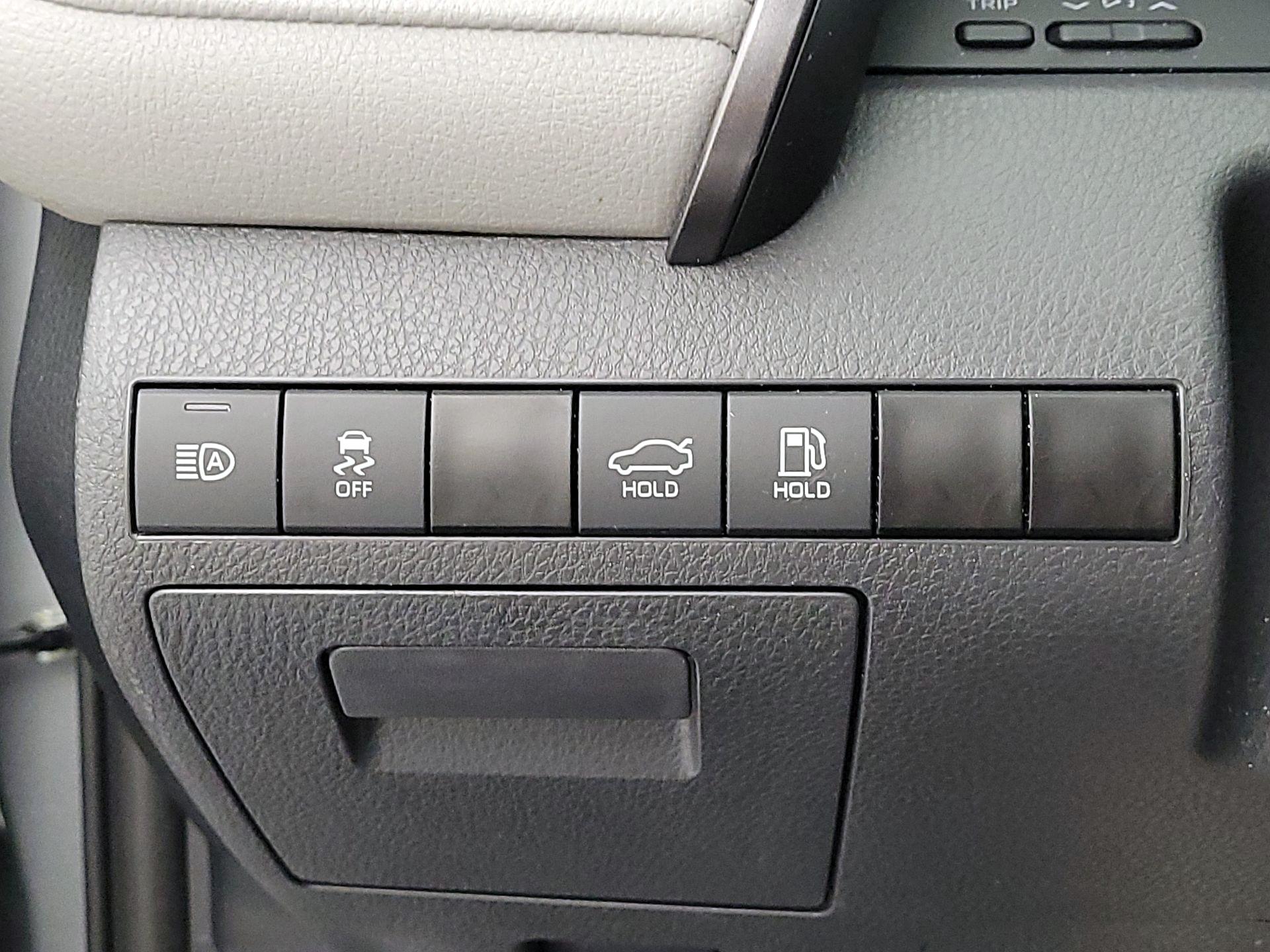 Thumbnail: 2023 Toyota Camry - 13